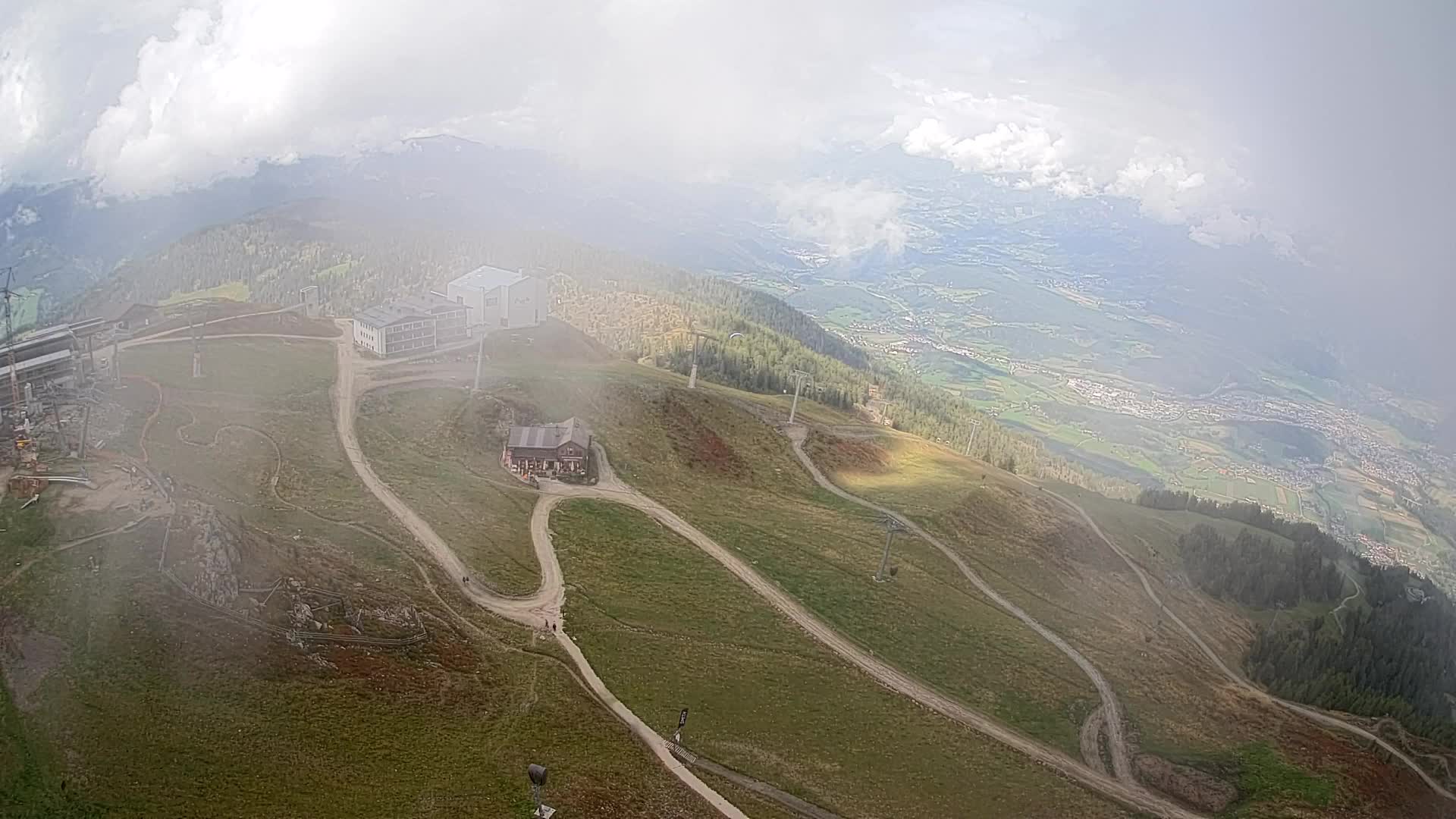 Cima estación de esquí Kronplatz | vista hacia Brunico