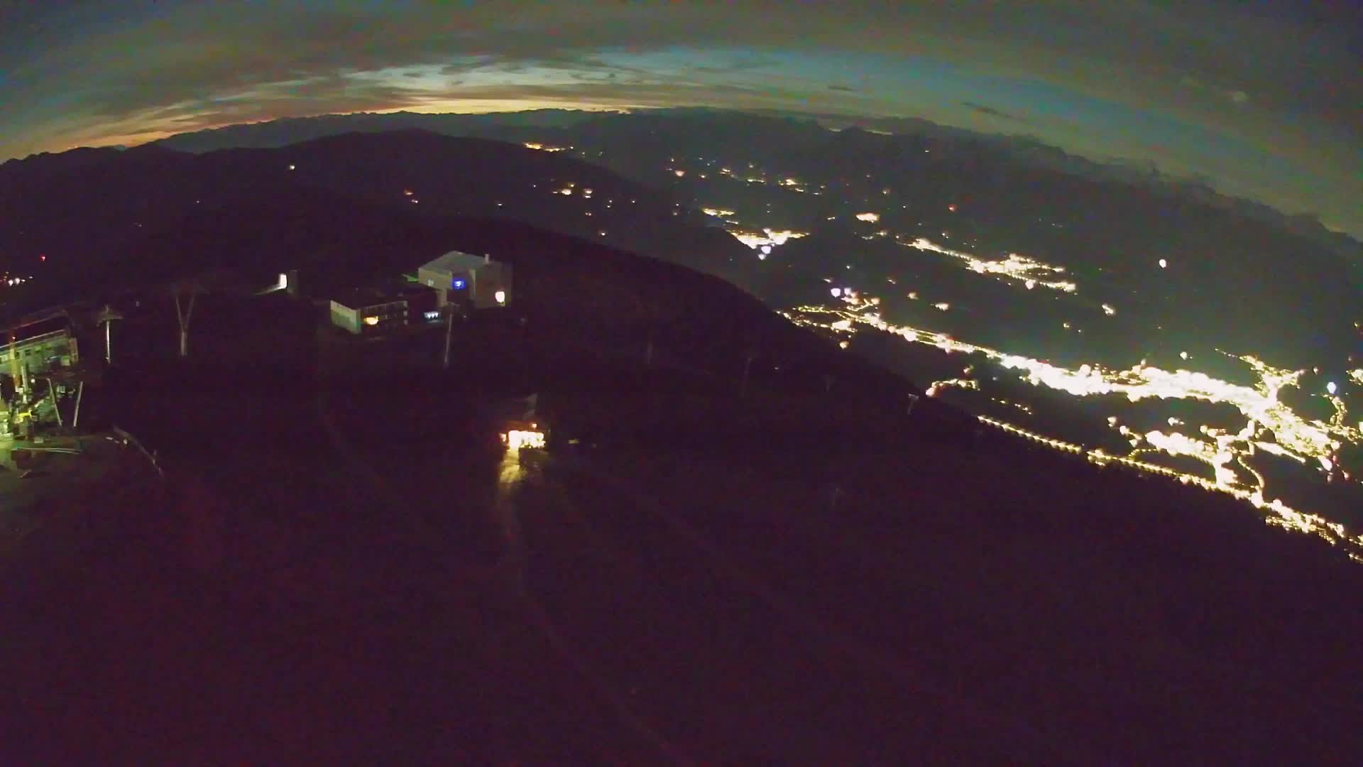 Cima estación de esquí Kronplatz | vista hacia Brunico