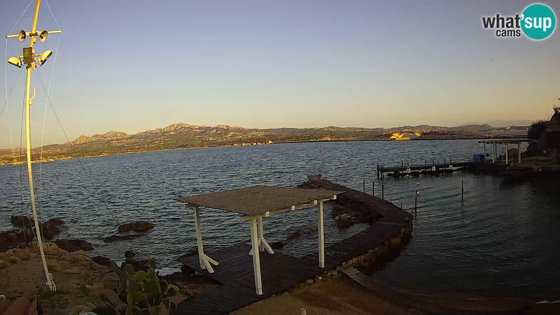 Spletna kamera v živo Ponte Caprera – La Maddalena – Sardinija – Italija