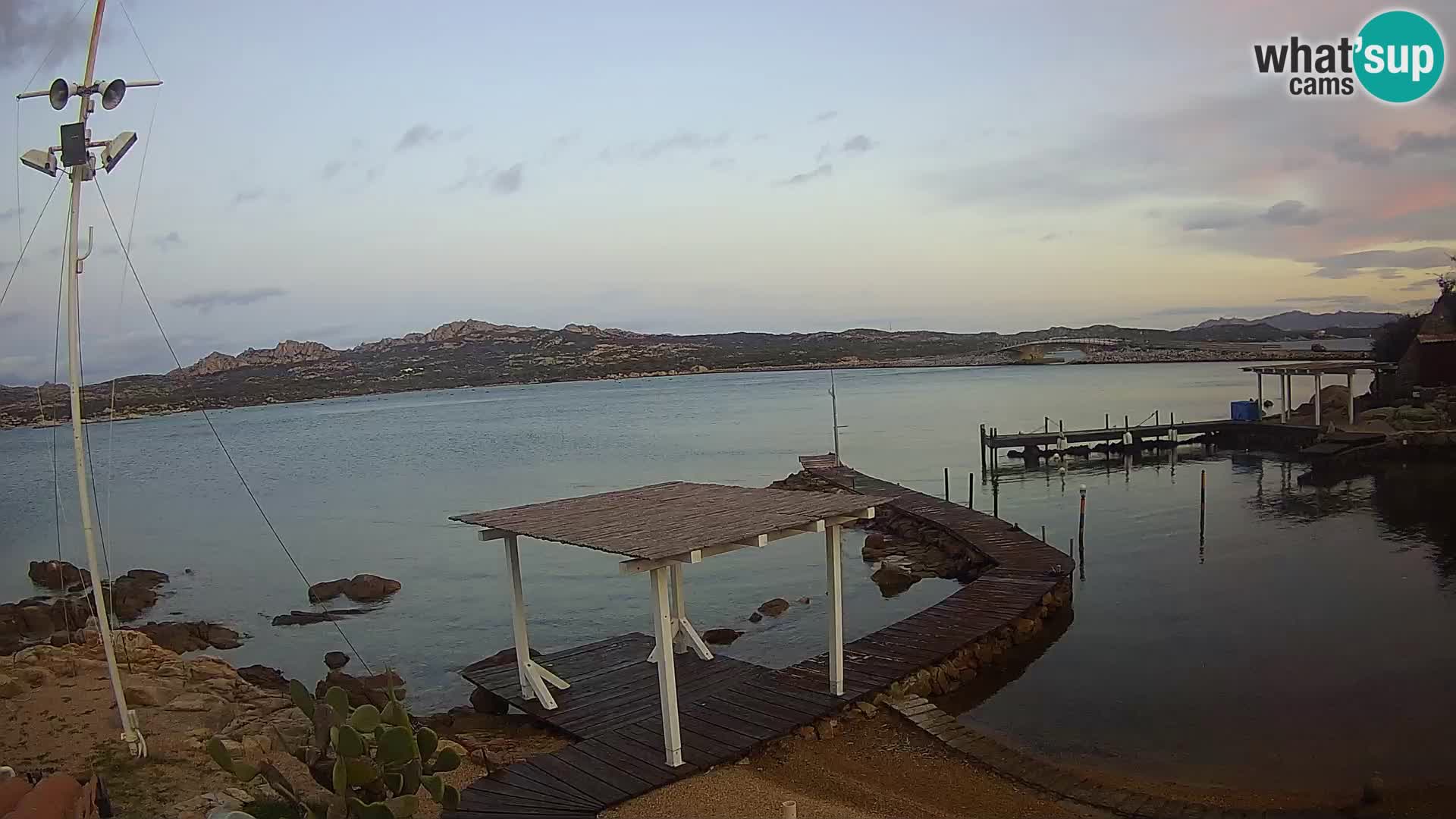 Spletna kamera v živo Ponte Caprera – La Maddalena – Sardinija – Italija