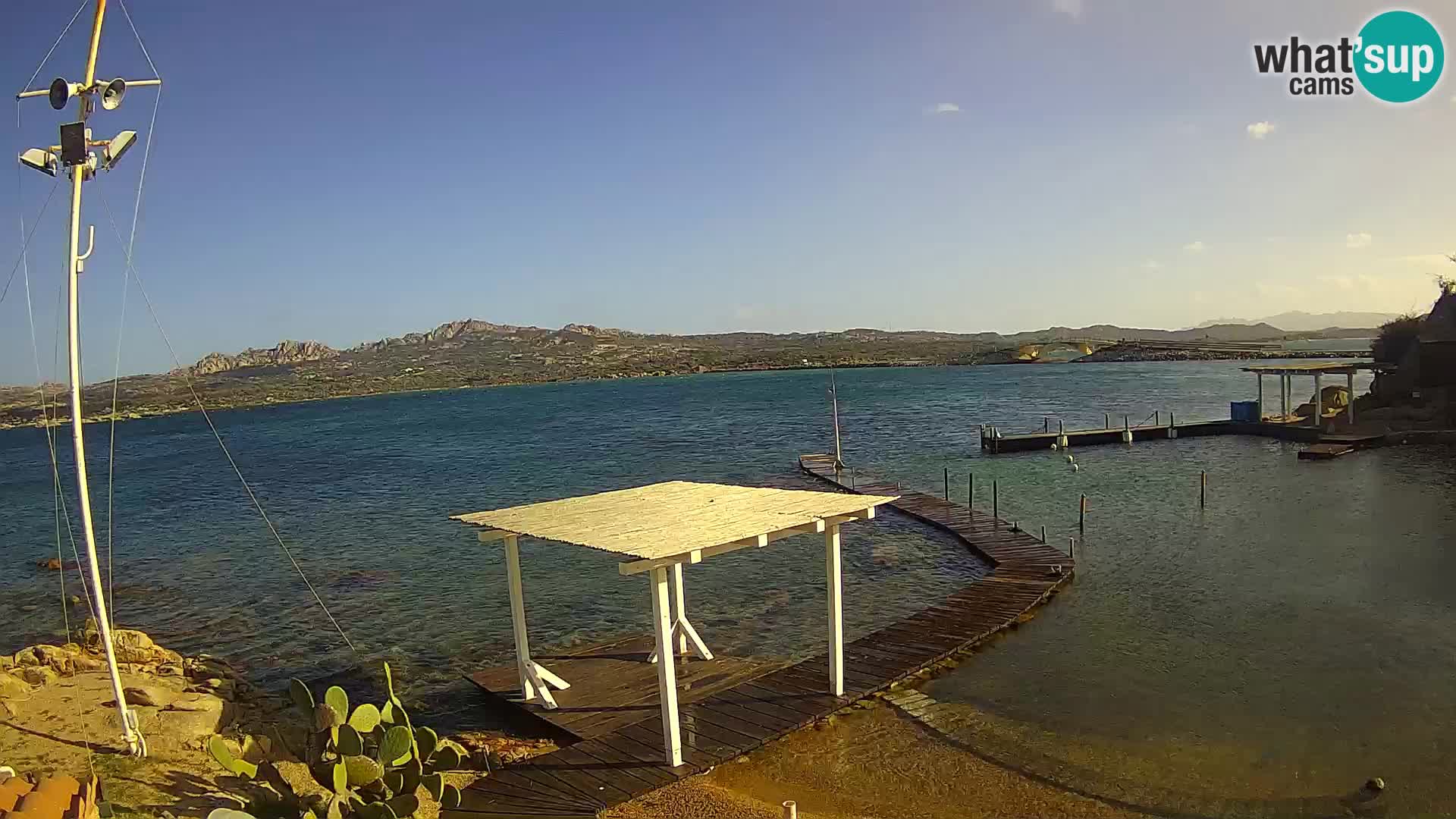 Spletna kamera v živo Ponte Caprera – La Maddalena – Sardinija – Italija