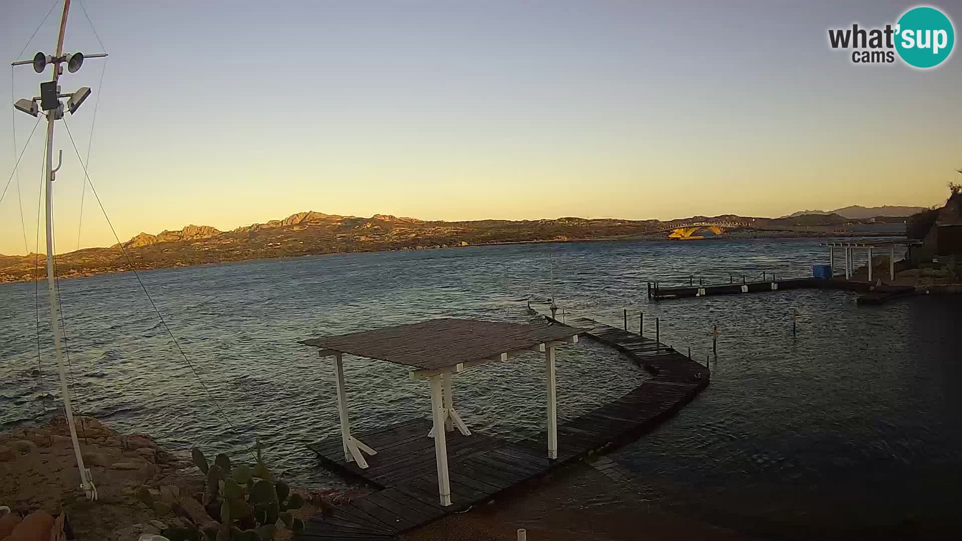 Spletna kamera v živo Ponte Caprera – La Maddalena – Sardinija – Italija