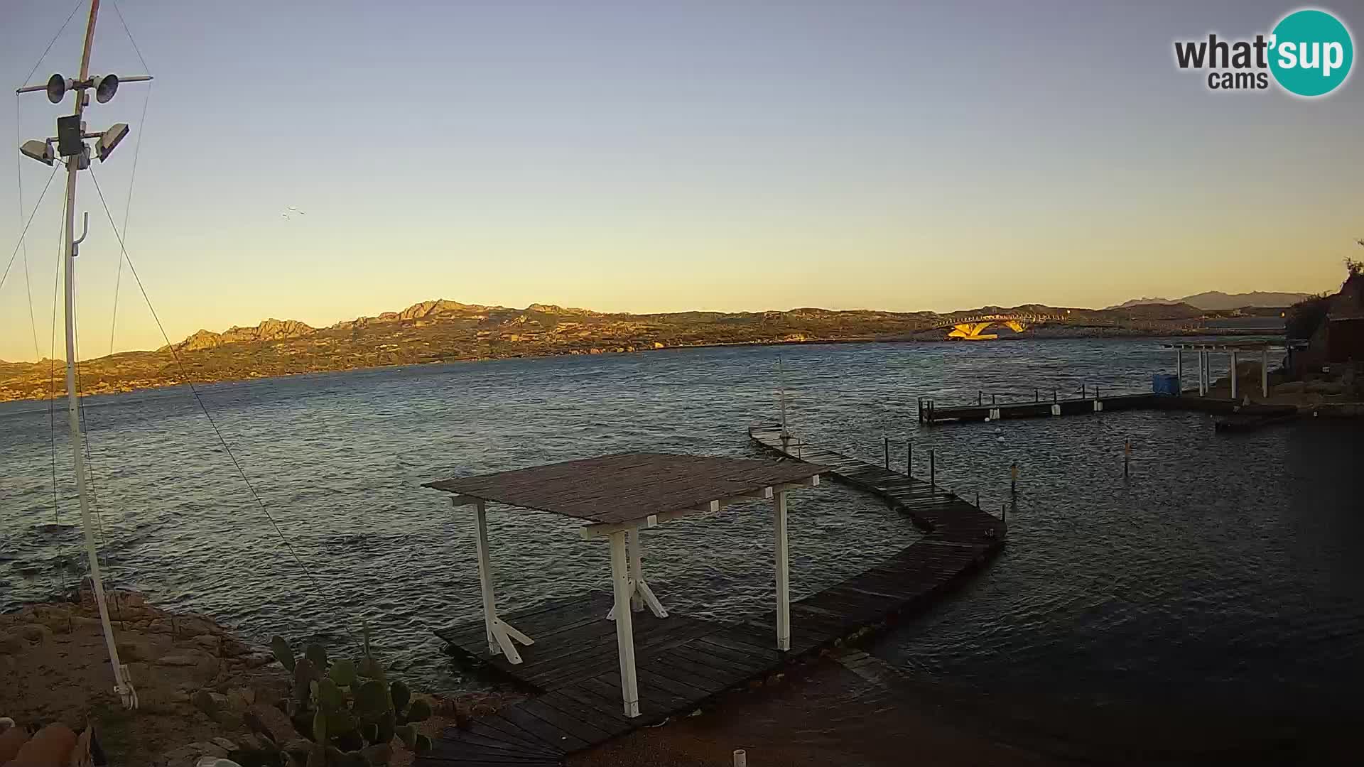 Spletna kamera v živo Ponte Caprera – La Maddalena – Sardinija – Italija