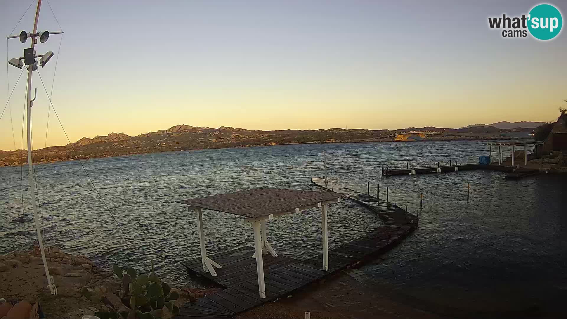 Spletna kamera v živo Ponte Caprera – La Maddalena – Sardinija – Italija