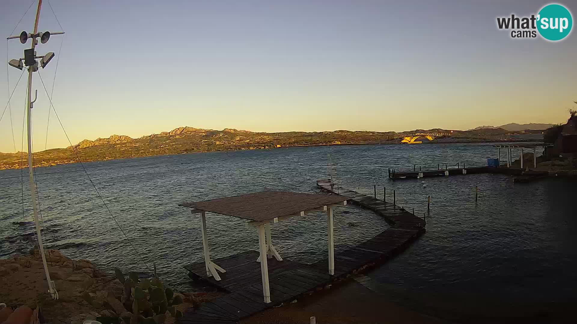 Spletna kamera v živo Ponte Caprera – La Maddalena – Sardinija – Italija