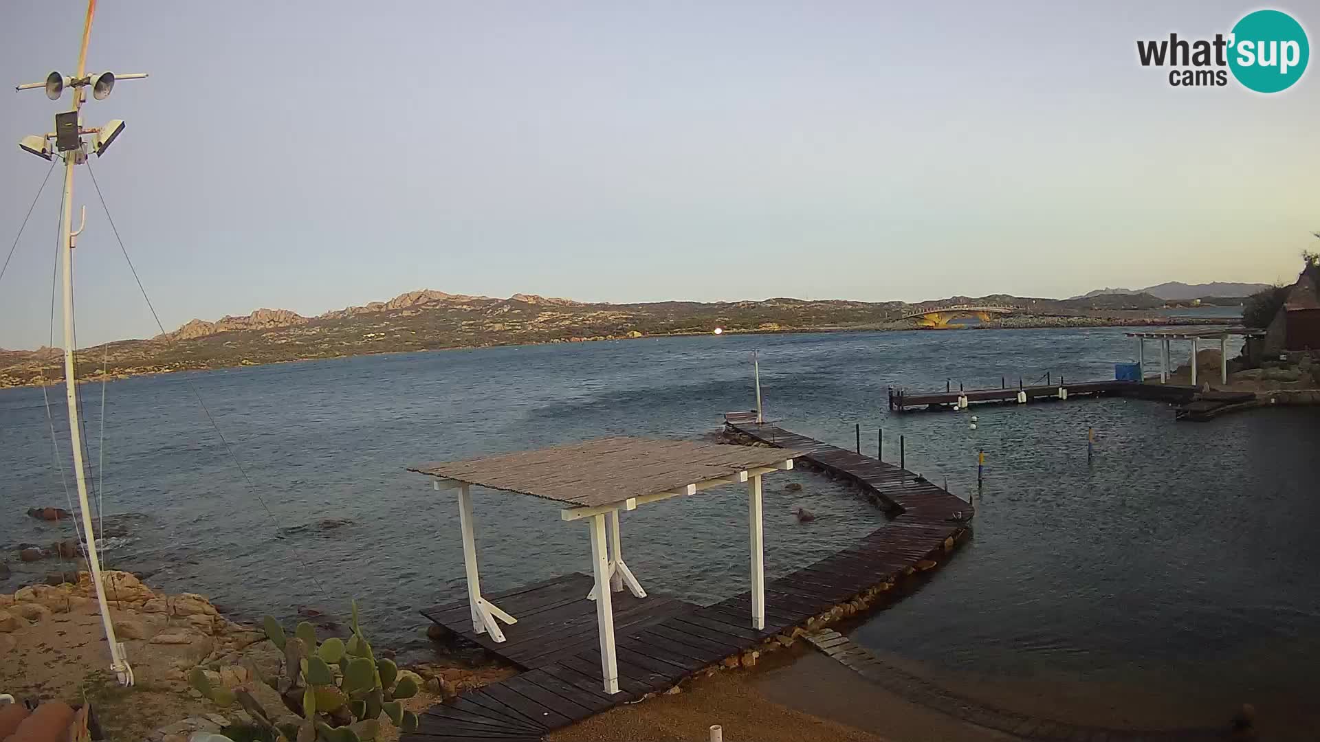 Spletna kamera v živo Ponte Caprera – La Maddalena – Sardinija – Italija