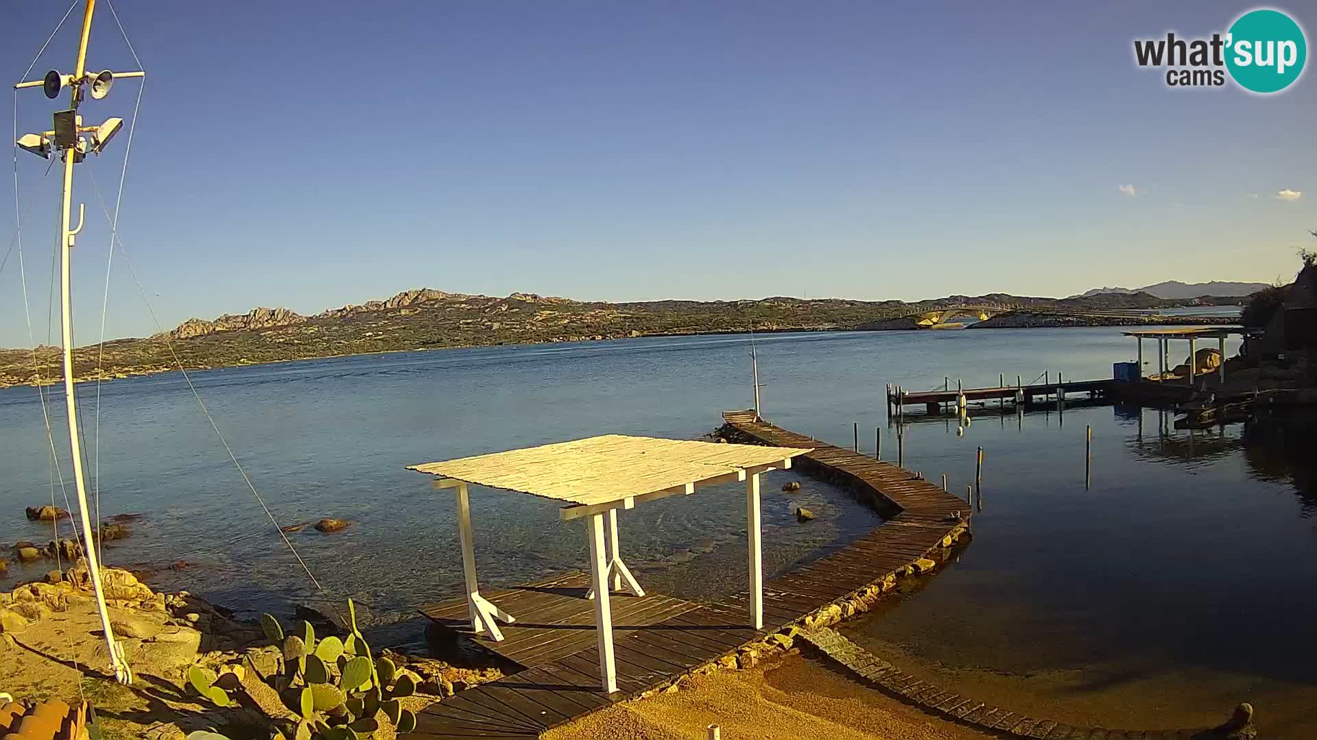 Spletna kamera v živo Ponte Caprera – La Maddalena – Sardinija – Italija