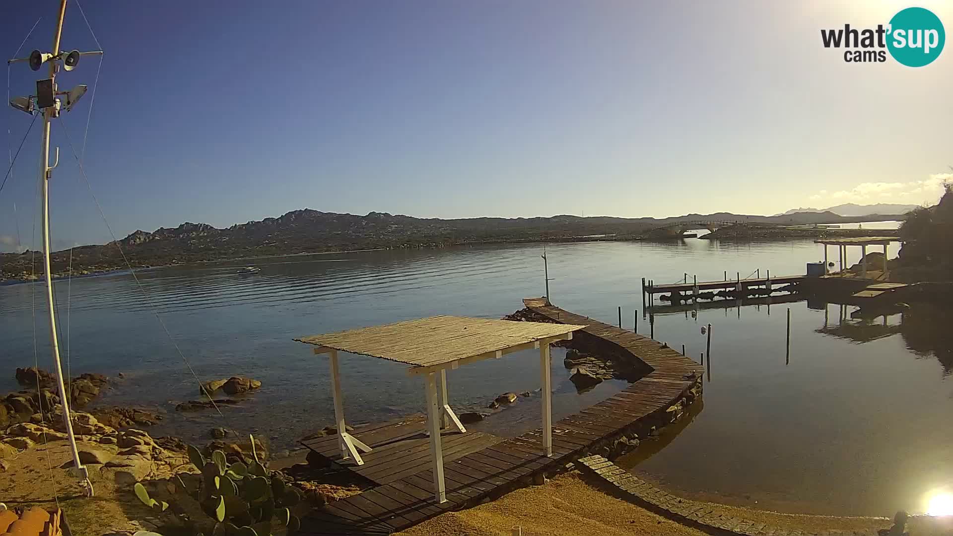 Spletna kamera v živo Ponte Caprera – La Maddalena – Sardinija – Italija