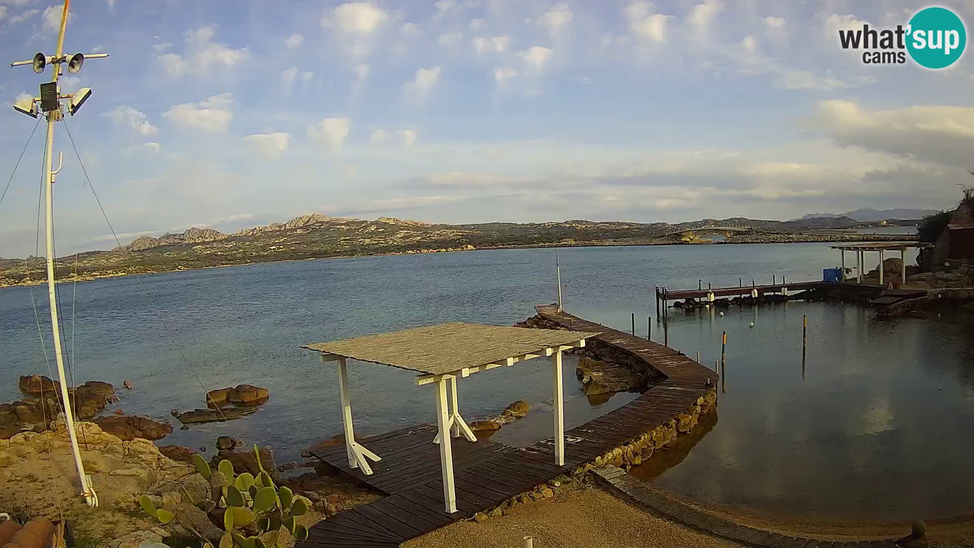 Spletna kamera v živo Ponte Caprera – La Maddalena – Sardinija – Italija