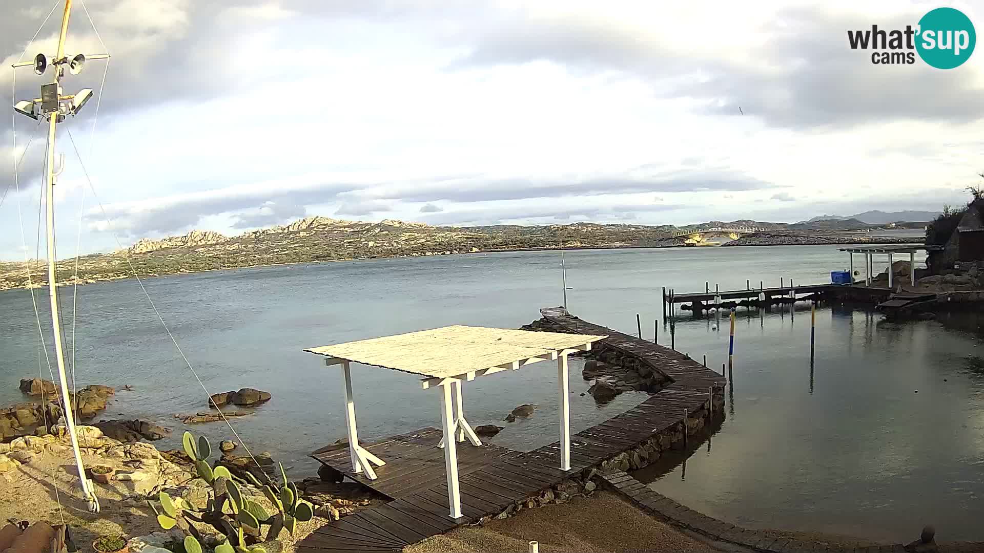 Spletna kamera v živo Ponte Caprera – La Maddalena – Sardinija – Italija