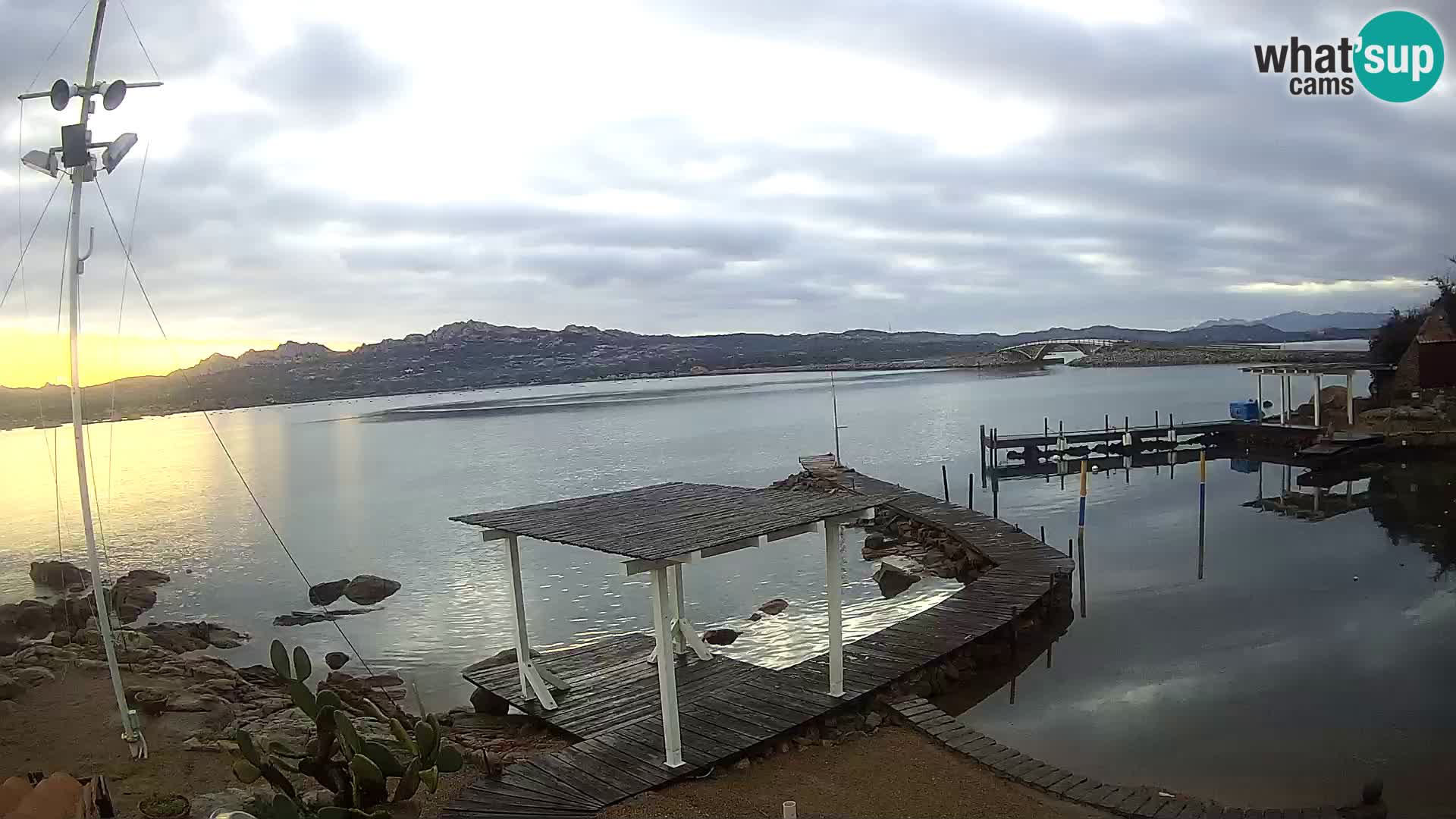 Spletna kamera v živo Ponte Caprera – La Maddalena – Sardinija – Italija