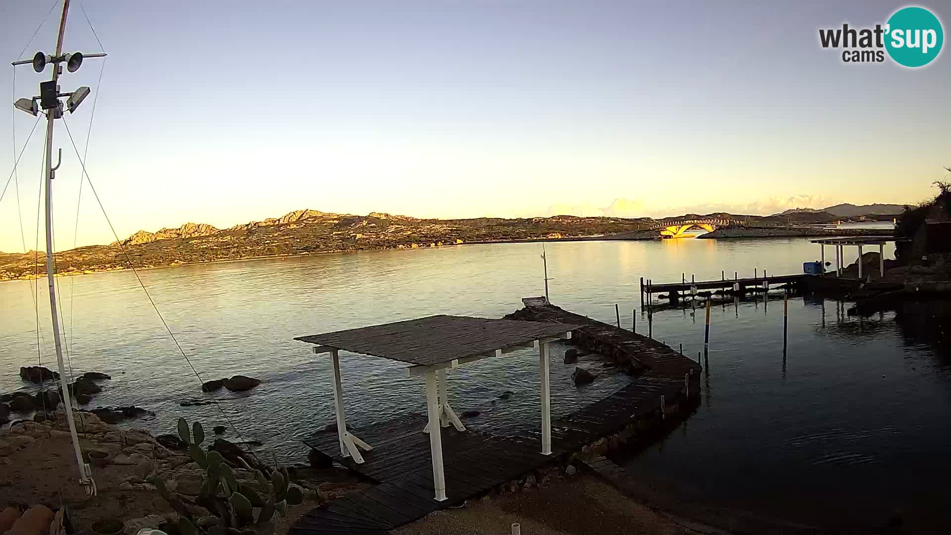 Spletna kamera v živo Ponte Caprera – La Maddalena – Sardinija – Italija