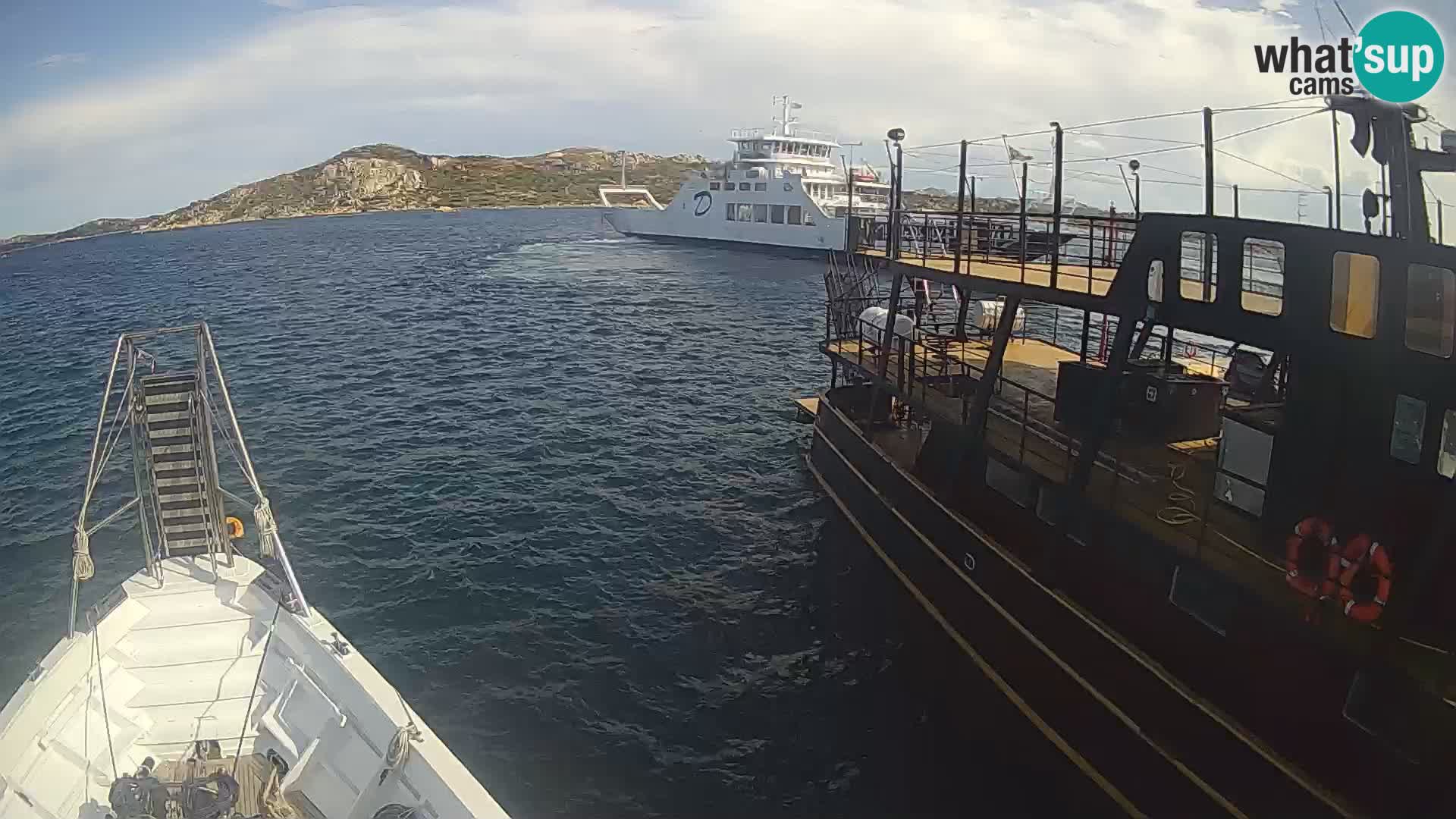 The boat Lo Squalo IV – live webcam arcipelago La Maddalena – Sardinia – Italy