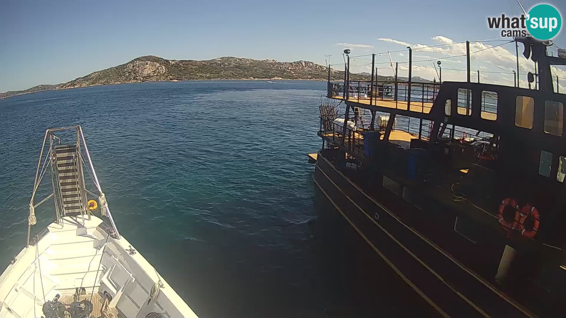 Čoln Lo Squalo IV – arhipelag spletna kamera La Maddalena – Sardinija – Italija