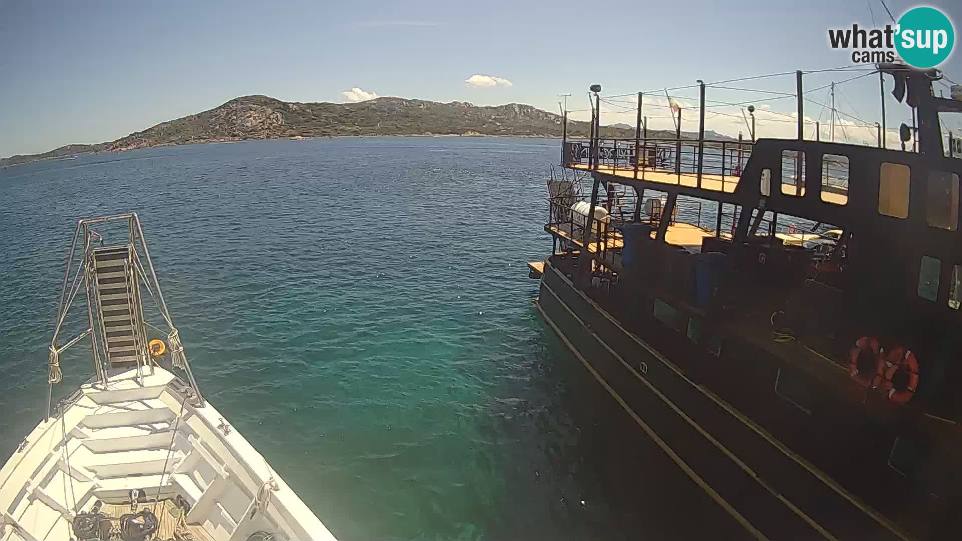 Čoln Lo Squalo IV – arhipelag spletna kamera La Maddalena – Sardinija – Italija