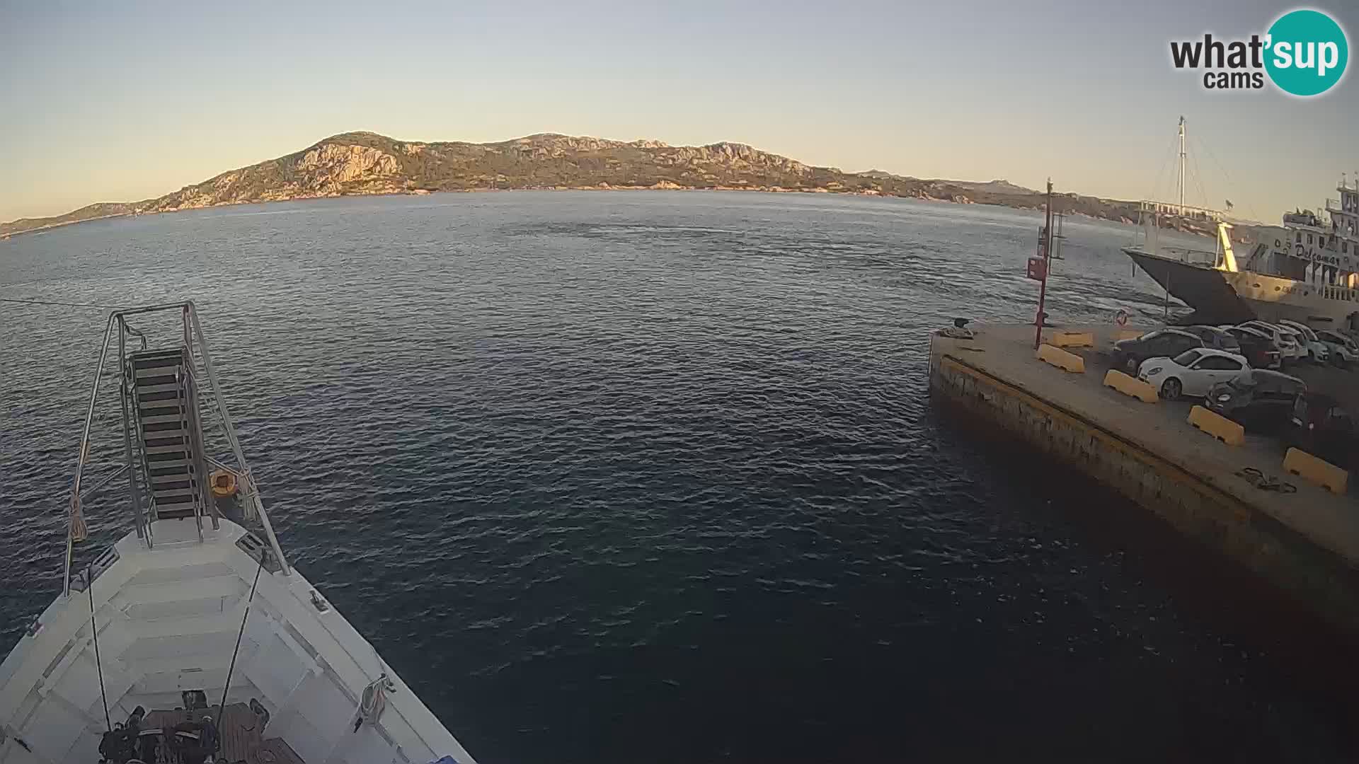 Čoln Lo Squalo IV – arhipelag spletna kamera La Maddalena – Sardinija – Italija