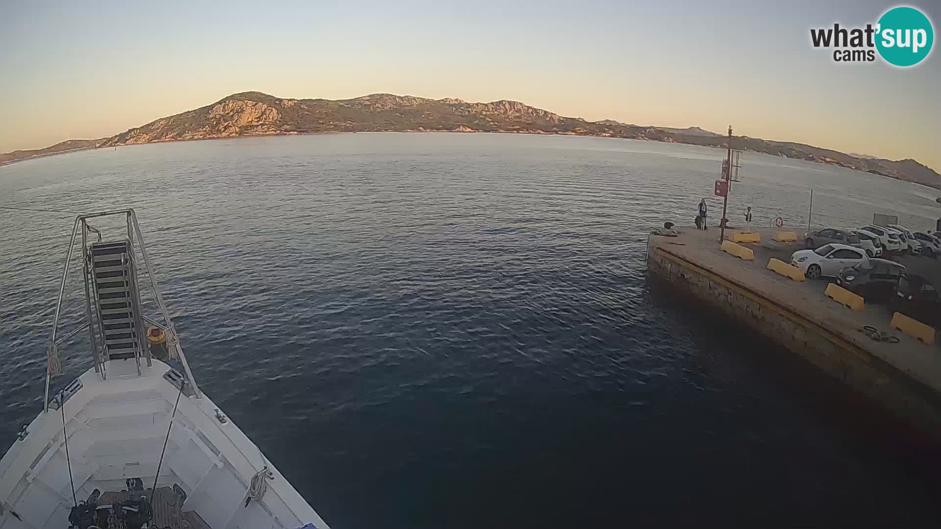 Čoln Lo Squalo IV – arhipelag spletna kamera La Maddalena – Sardinija – Italija