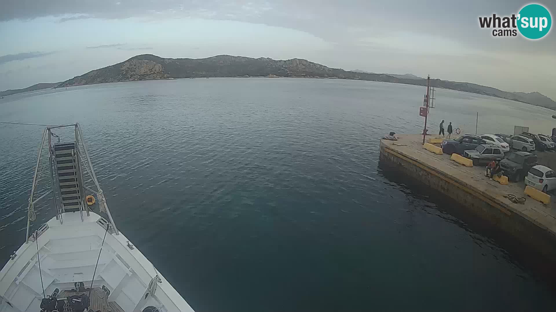 Čoln Lo Squalo IV – arhipelag spletna kamera La Maddalena – Sardinija – Italija