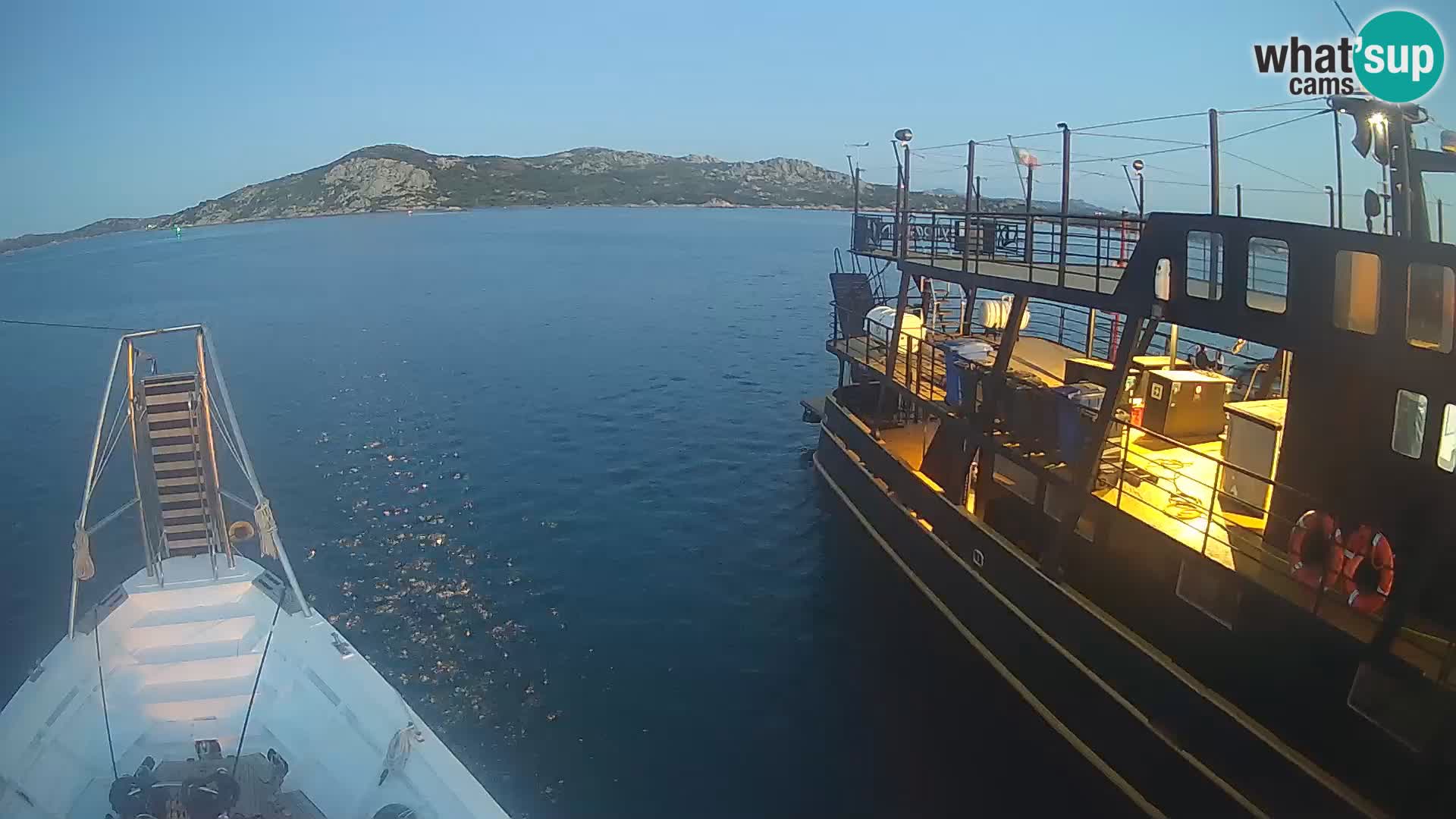 The boat Lo Squalo IV – live webcam arcipelago La Maddalena – Sardinia – Italy