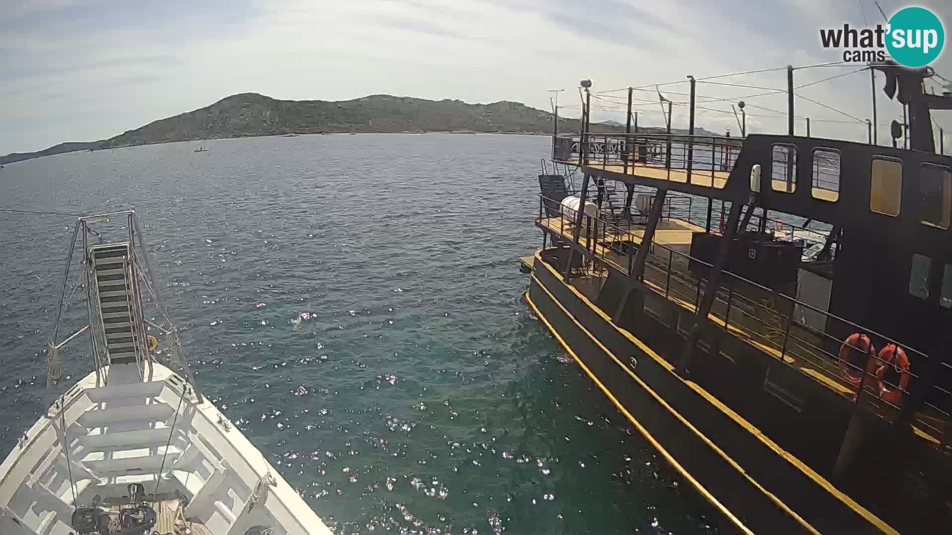 Čoln Lo Squalo IV – arhipelag spletna kamera La Maddalena – Sardinija – Italija