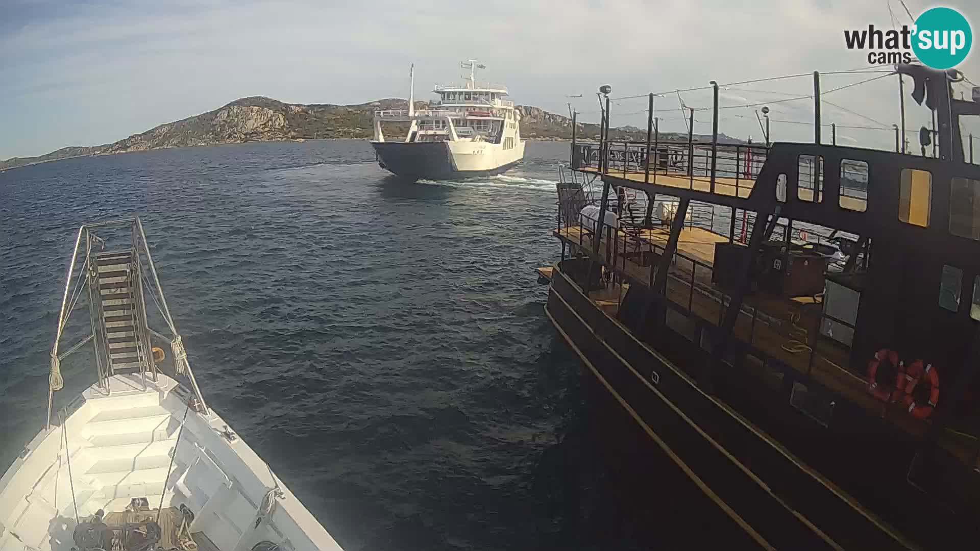 Čoln Lo Squalo IV – arhipelag spletna kamera La Maddalena – Sardinija – Italija