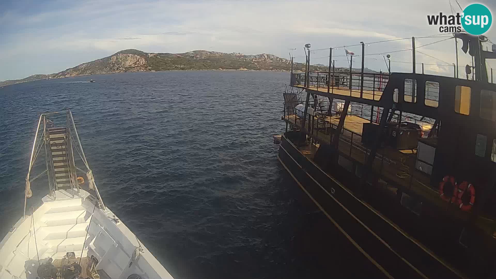 Čoln Lo Squalo IV – arhipelag spletna kamera La Maddalena – Sardinija – Italija