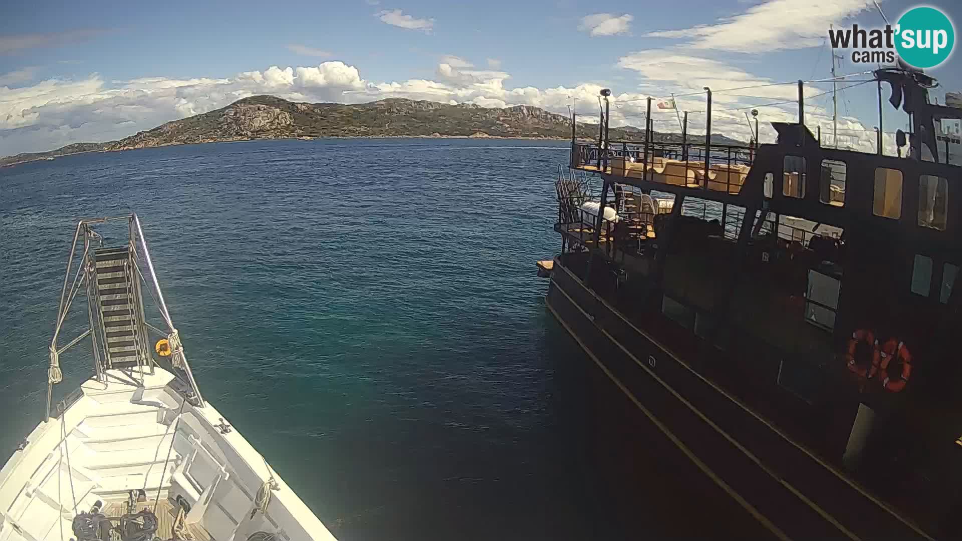 Čoln Lo Squalo IV – arhipelag spletna kamera La Maddalena – Sardinija – Italija