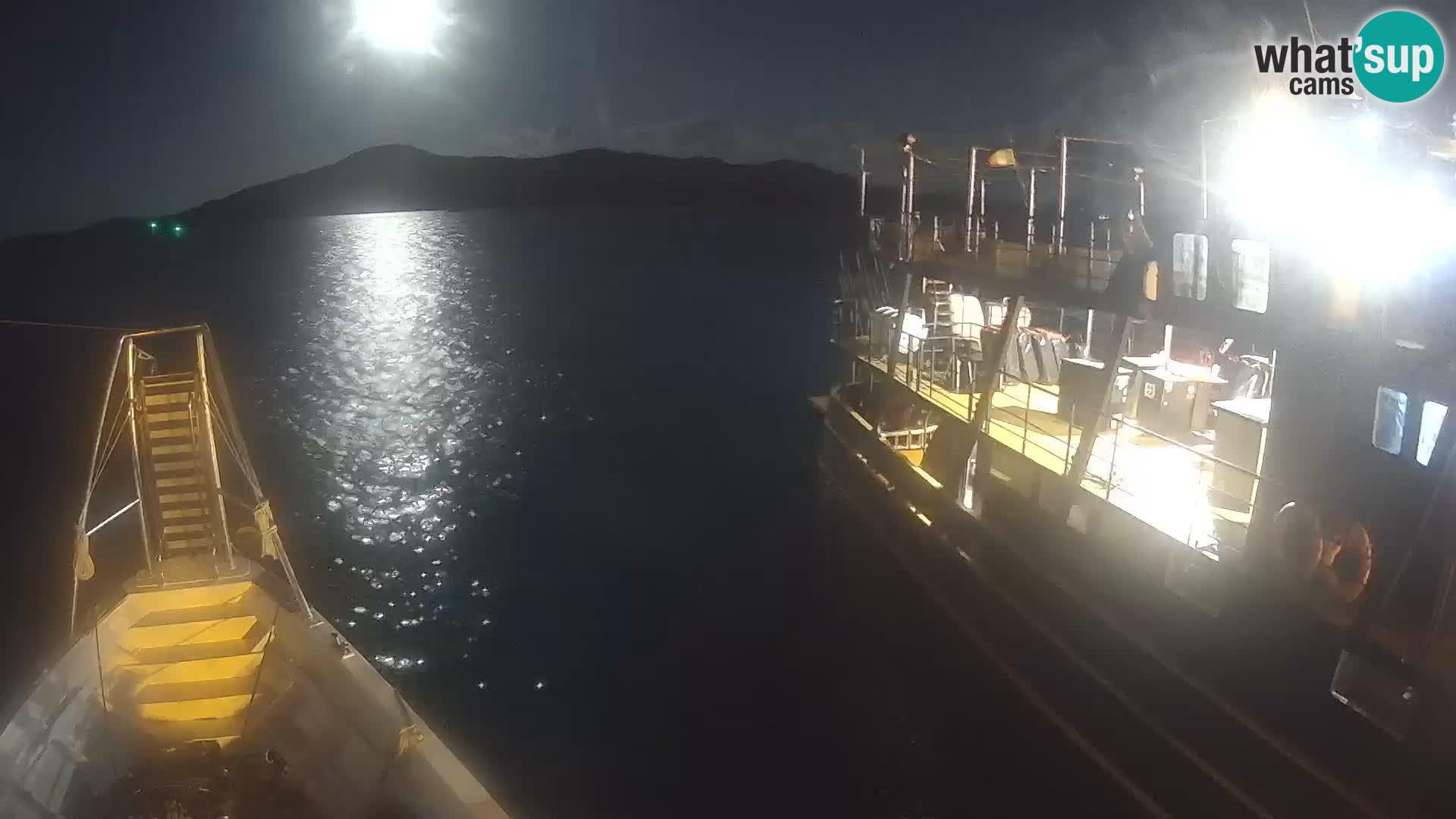 Čoln Lo Squalo IV – arhipelag spletna kamera La Maddalena – Sardinija – Italija