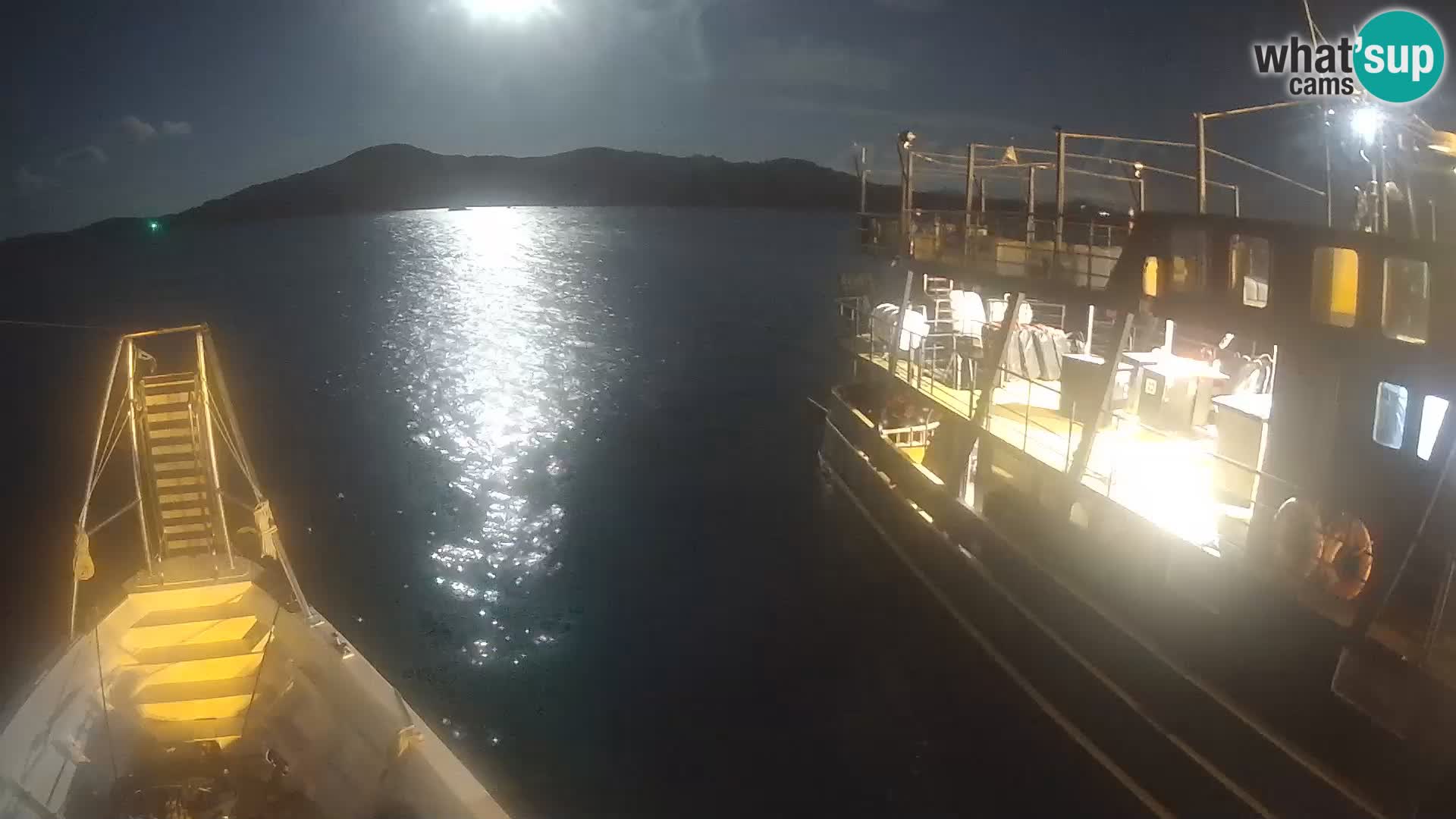 Čoln Lo Squalo IV – arhipelag spletna kamera La Maddalena – Sardinija – Italija