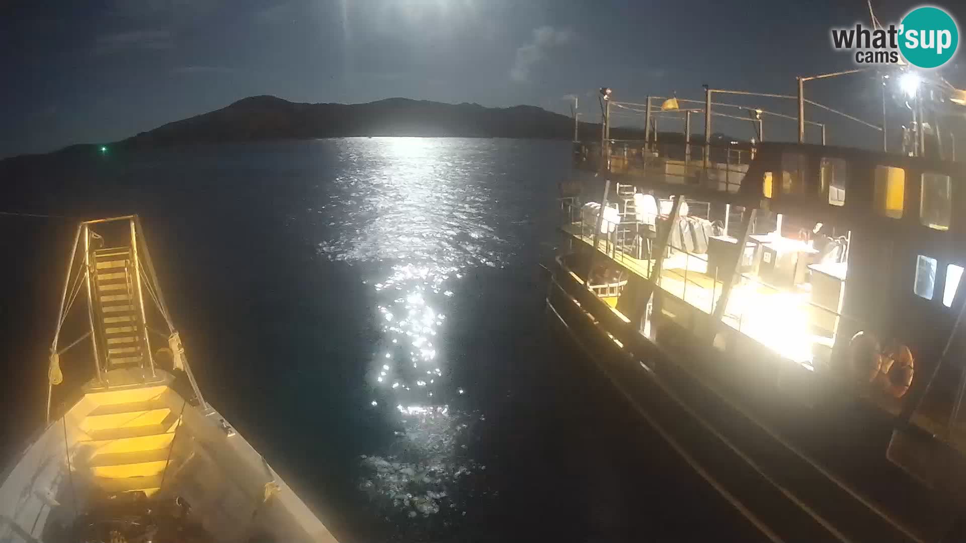 Čoln Lo Squalo IV – arhipelag spletna kamera La Maddalena – Sardinija – Italija