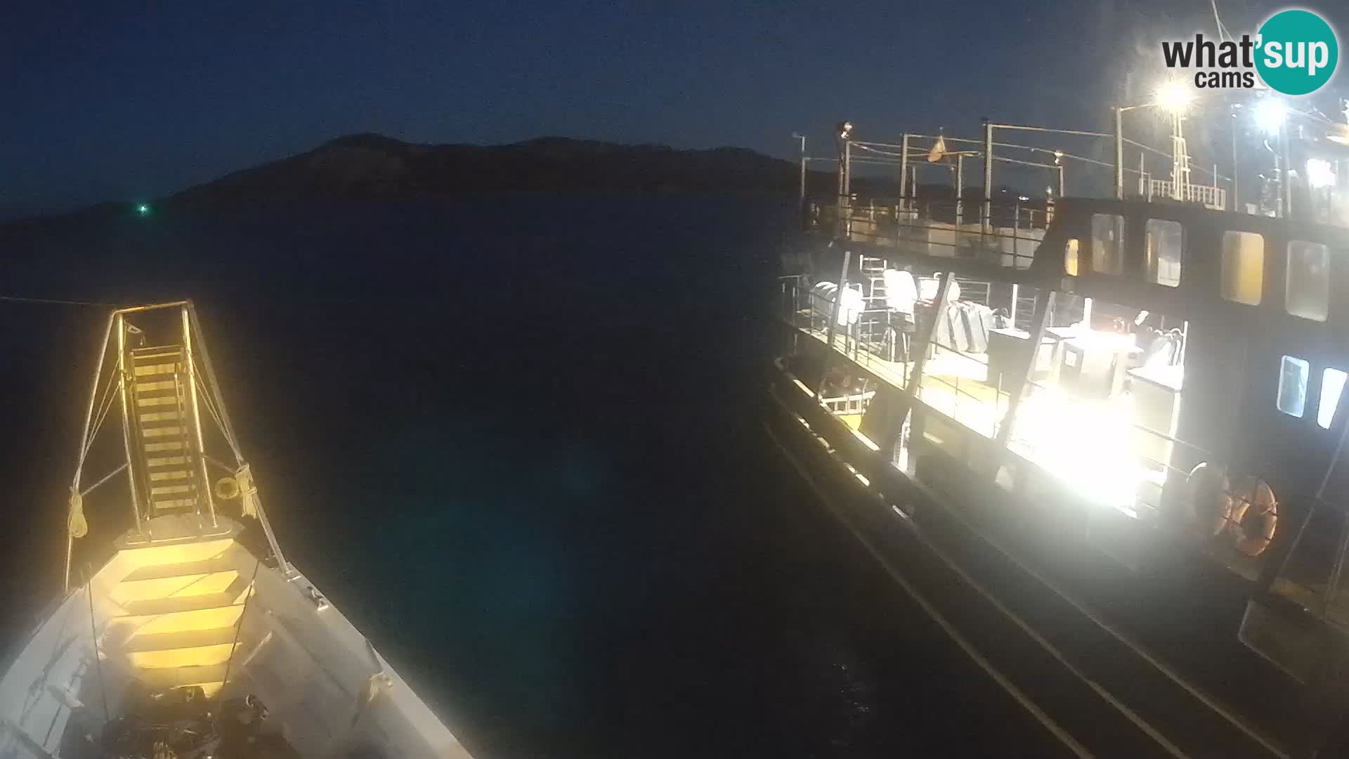 Čoln Lo Squalo IV – arhipelag spletna kamera La Maddalena – Sardinija – Italija