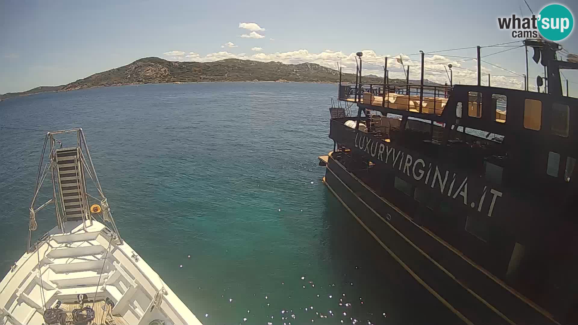 Čoln Lo Squalo IV – arhipelag spletna kamera La Maddalena – Sardinija – Italija