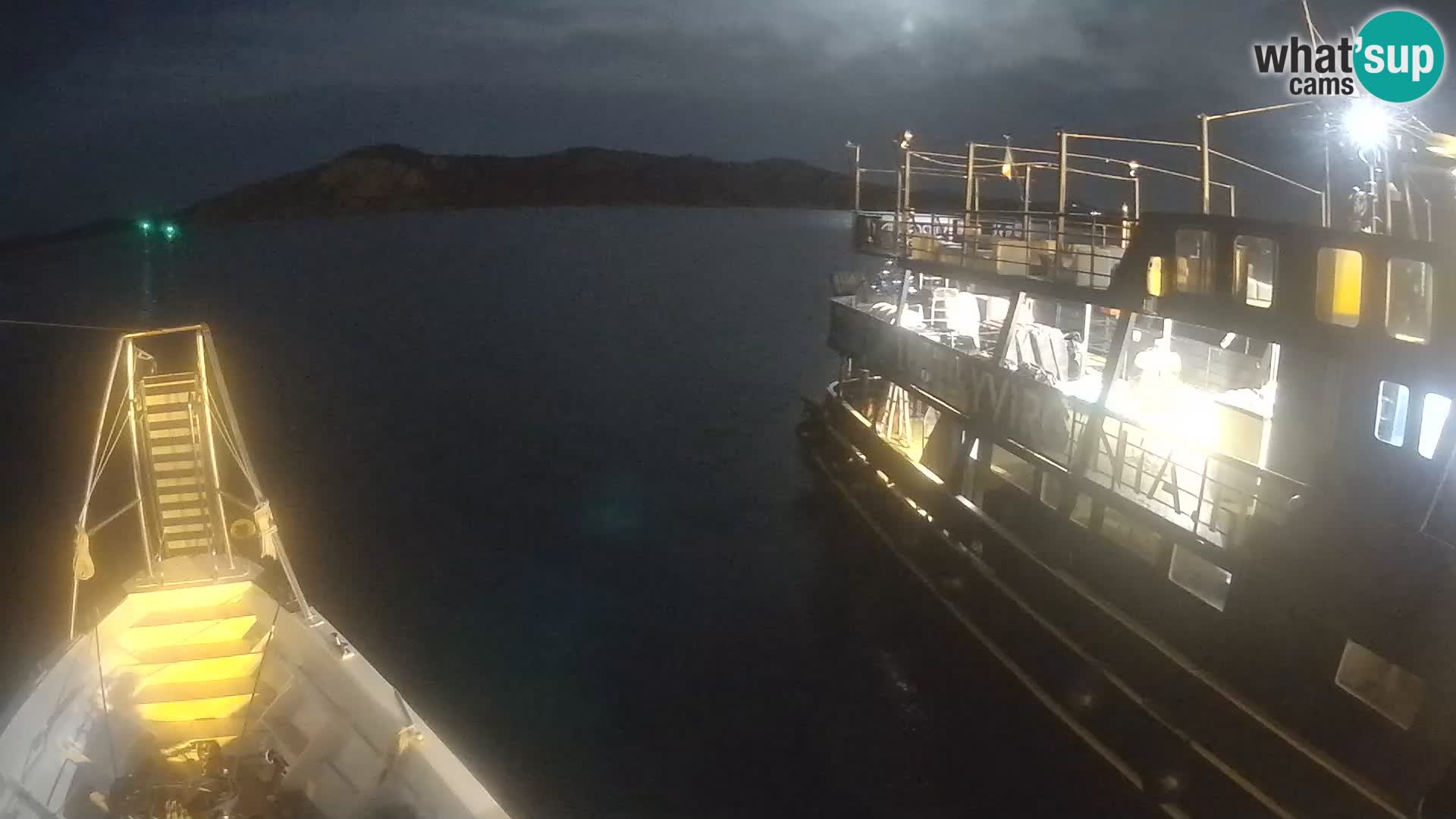 Čoln Lo Squalo IV – arhipelag spletna kamera La Maddalena – Sardinija – Italija