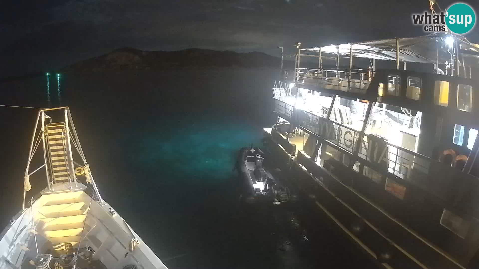 Čoln Lo Squalo IV – arhipelag spletna kamera La Maddalena – Sardinija – Italija