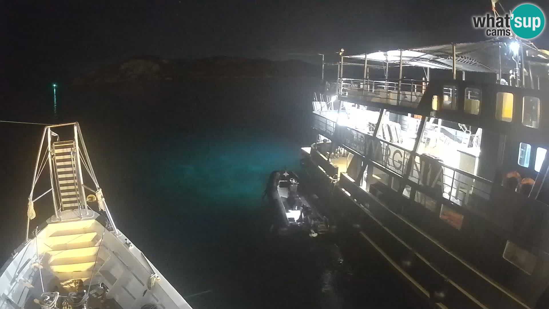 Čoln Lo Squalo IV – arhipelag spletna kamera La Maddalena – Sardinija – Italija