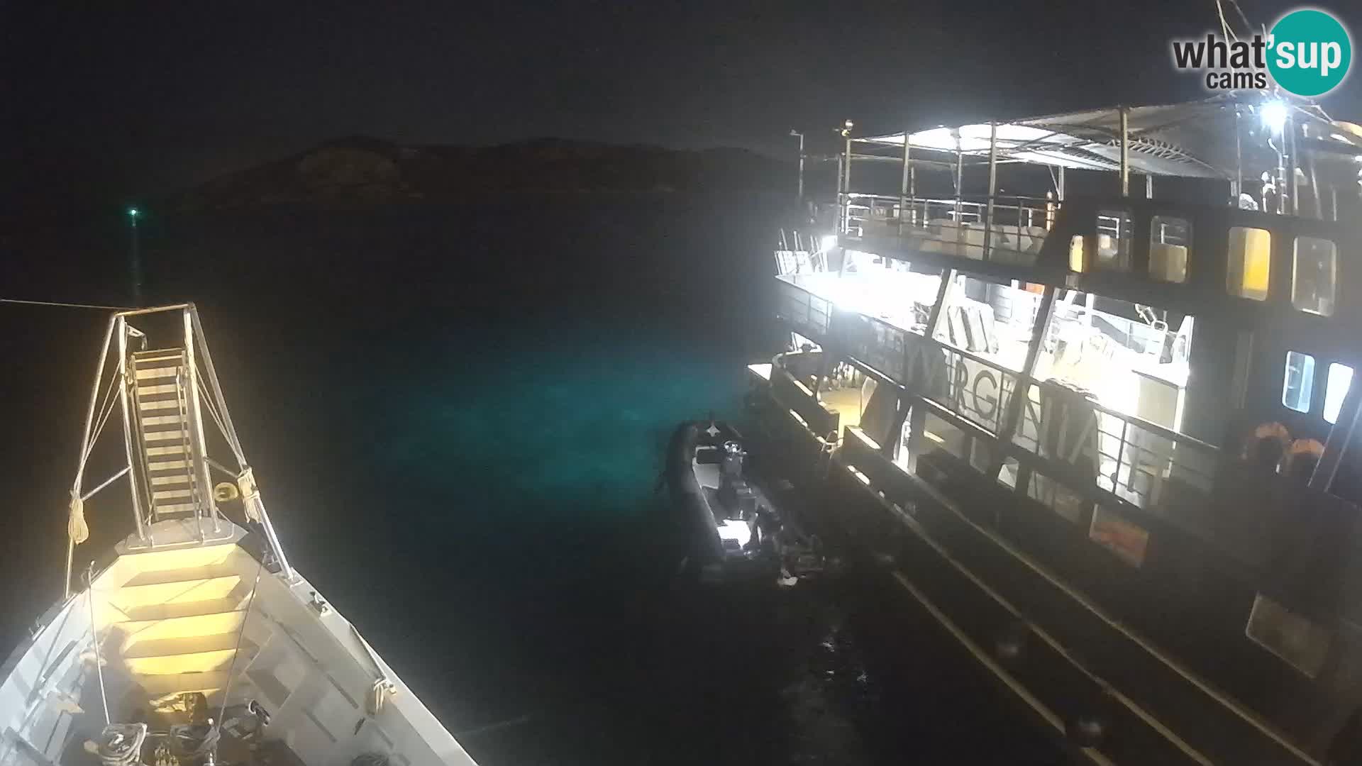 Čoln Lo Squalo IV – arhipelag spletna kamera La Maddalena – Sardinija – Italija