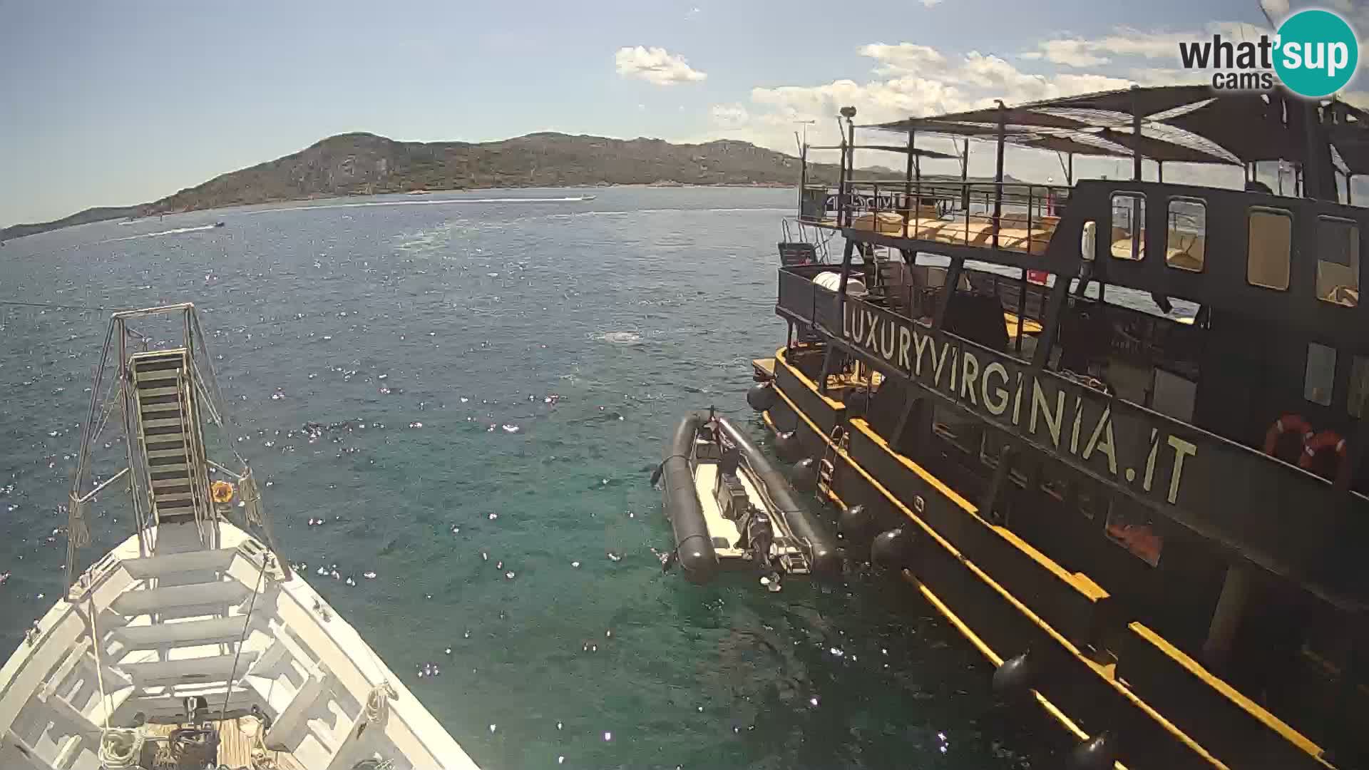 Čoln Lo Squalo IV – arhipelag spletna kamera La Maddalena – Sardinija – Italija