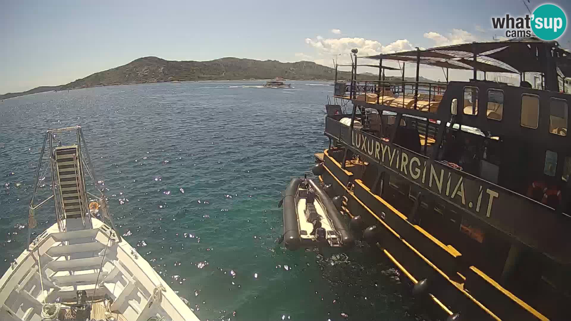 Čoln Lo Squalo IV – arhipelag spletna kamera La Maddalena – Sardinija – Italija