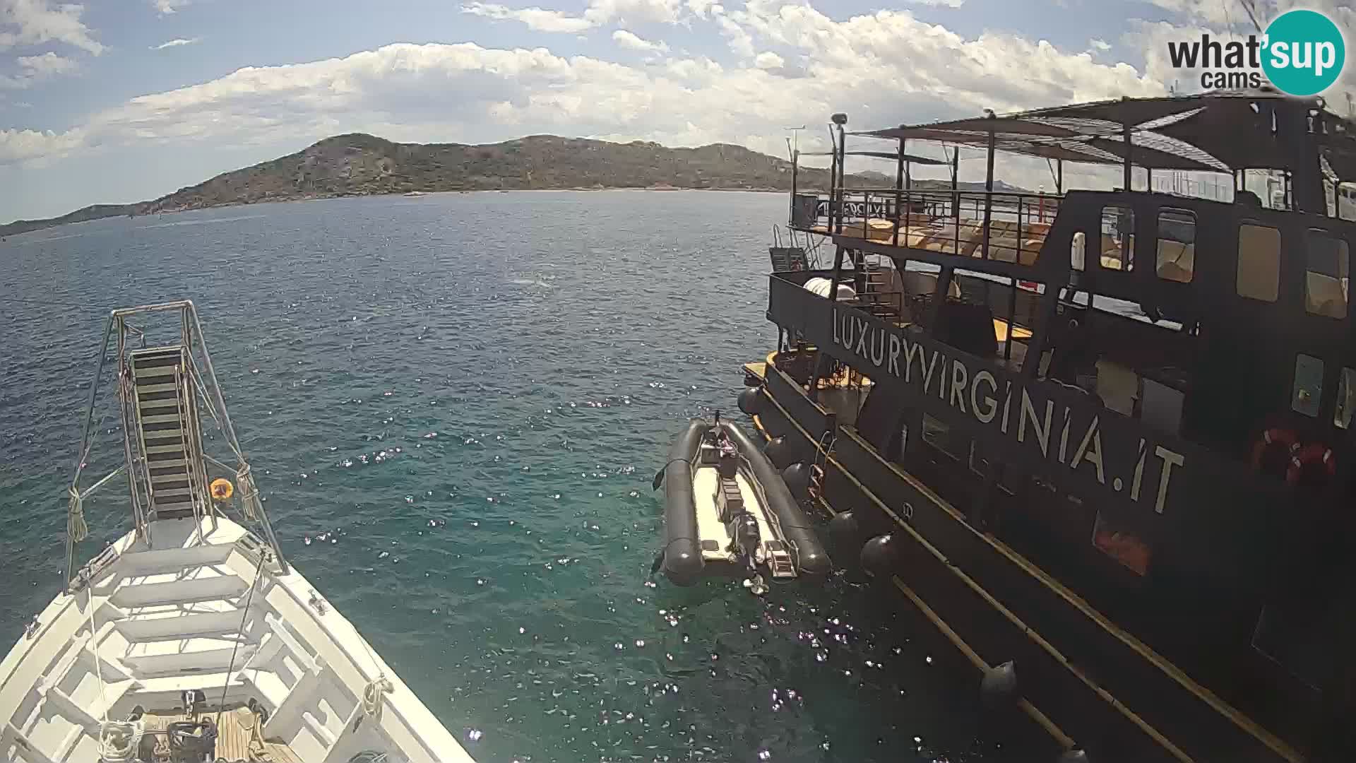 Čoln Lo Squalo IV – arhipelag spletna kamera La Maddalena – Sardinija – Italija