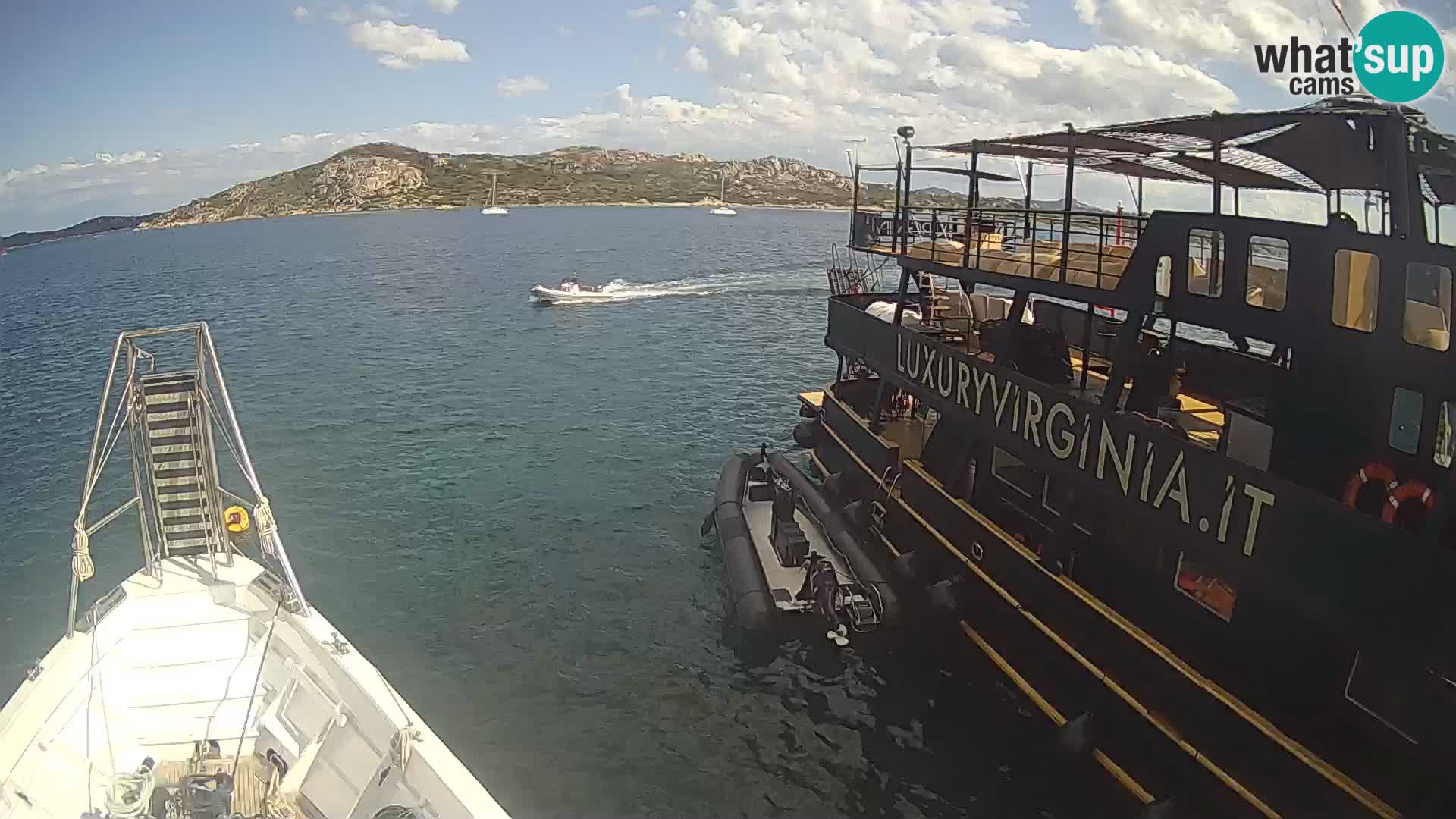 Čoln Lo Squalo IV – arhipelag spletna kamera La Maddalena – Sardinija – Italija
