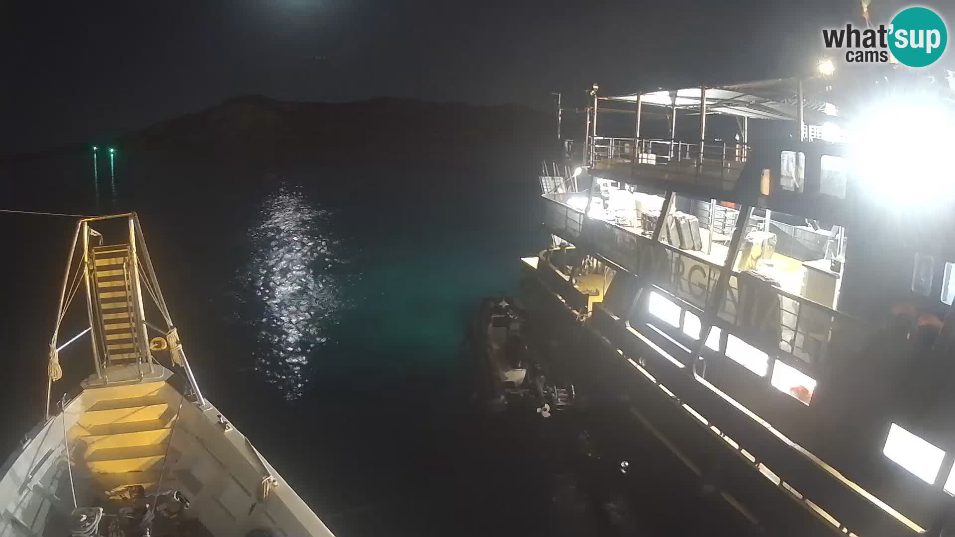 Čoln Lo Squalo IV – arhipelag spletna kamera La Maddalena – Sardinija – Italija