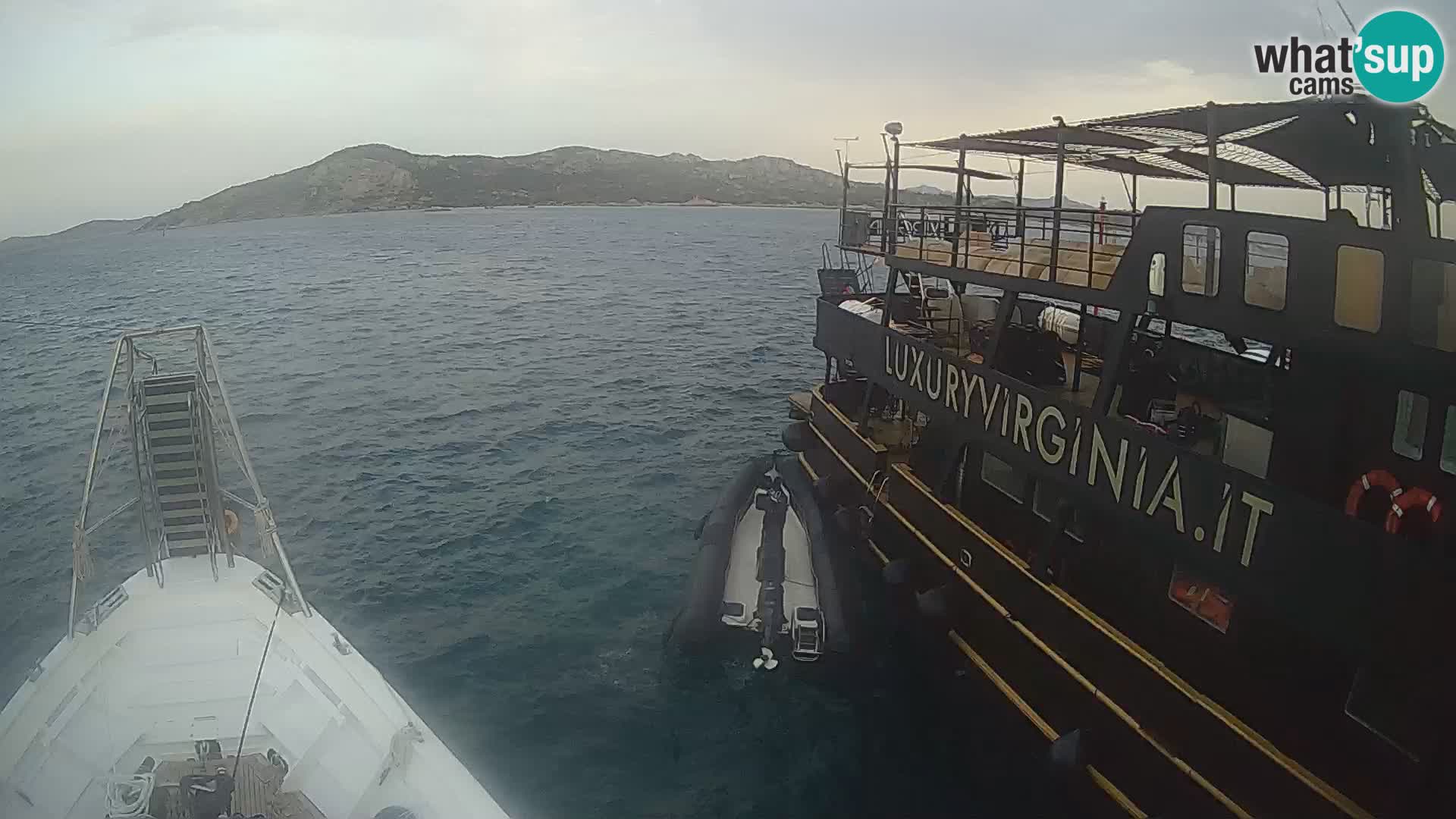 Čoln Lo Squalo IV – arhipelag spletna kamera La Maddalena – Sardinija – Italija