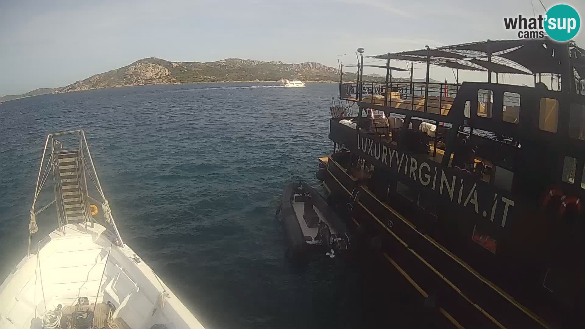 Čoln Lo Squalo IV – arhipelag spletna kamera La Maddalena – Sardinija – Italija