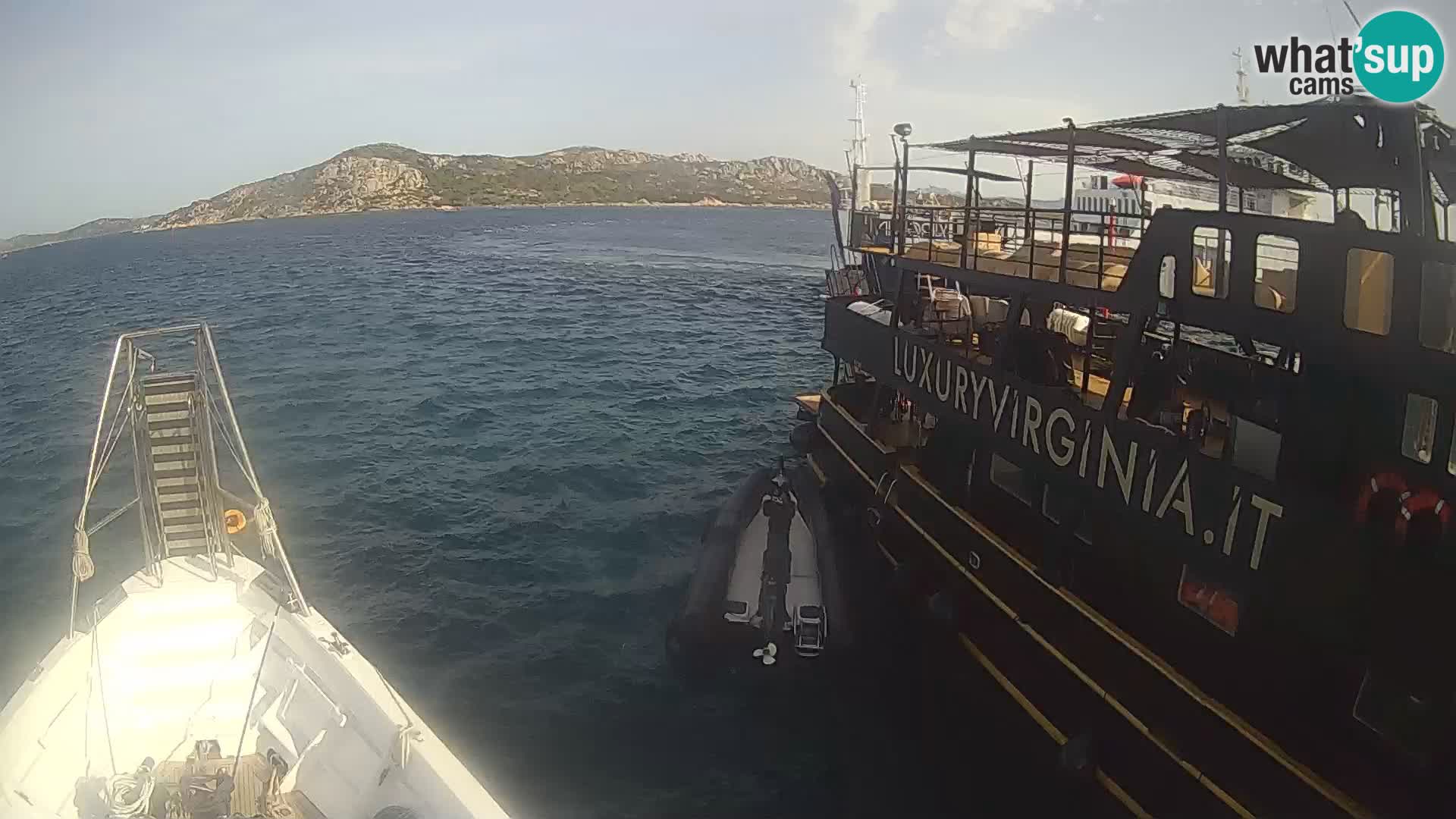 Čoln Lo Squalo IV – arhipelag spletna kamera La Maddalena – Sardinija – Italija