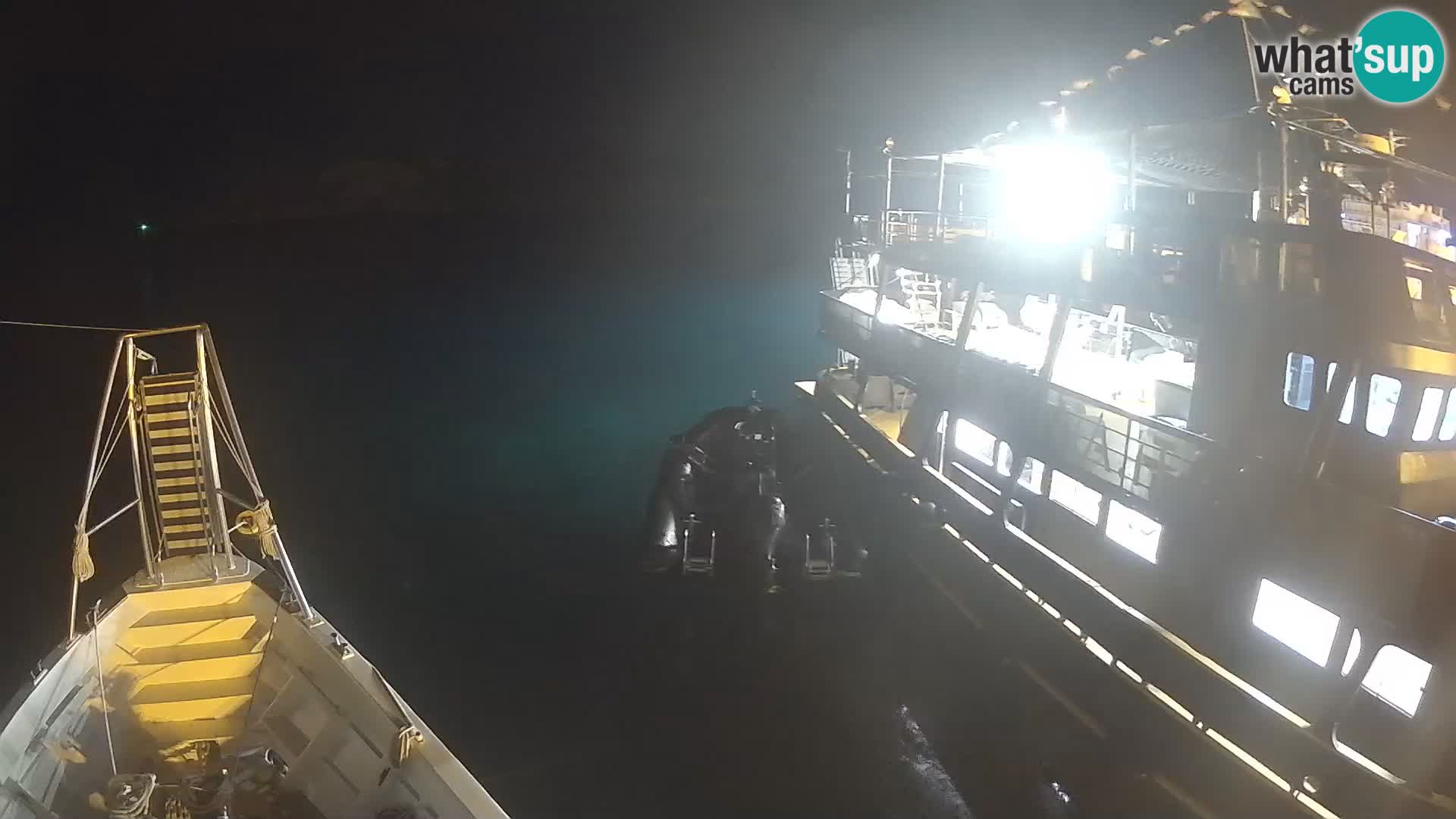 Čoln Lo Squalo IV – arhipelag spletna kamera La Maddalena – Sardinija – Italija