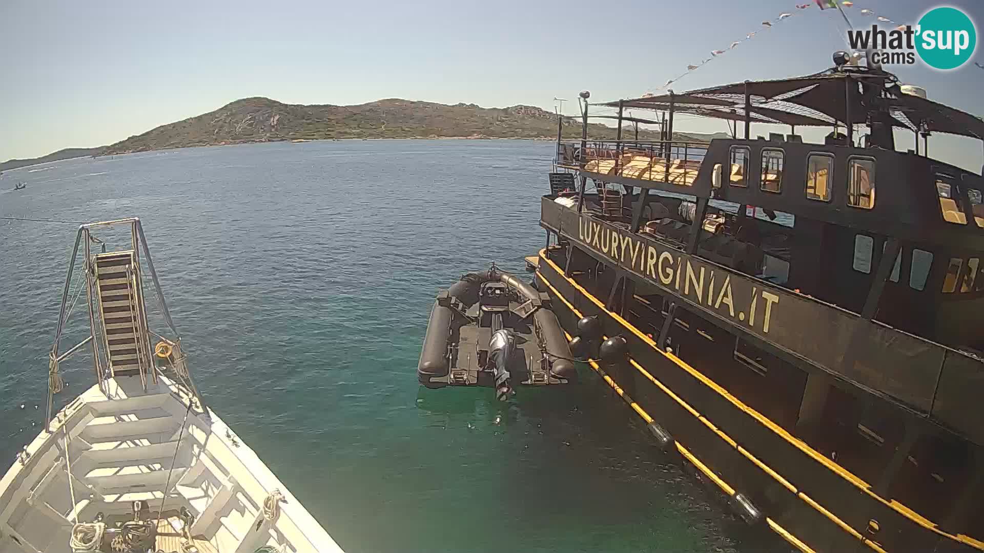 Čoln Lo Squalo IV – arhipelag spletna kamera La Maddalena – Sardinija – Italija