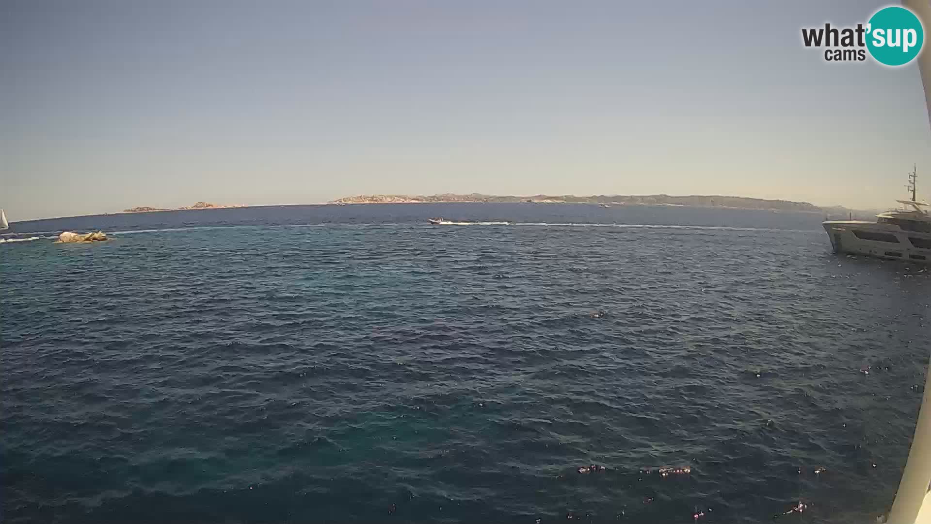 Čoln Lo Squalo IV – arhipelag spletna kamera La Maddalena – Sardinija – Italija
