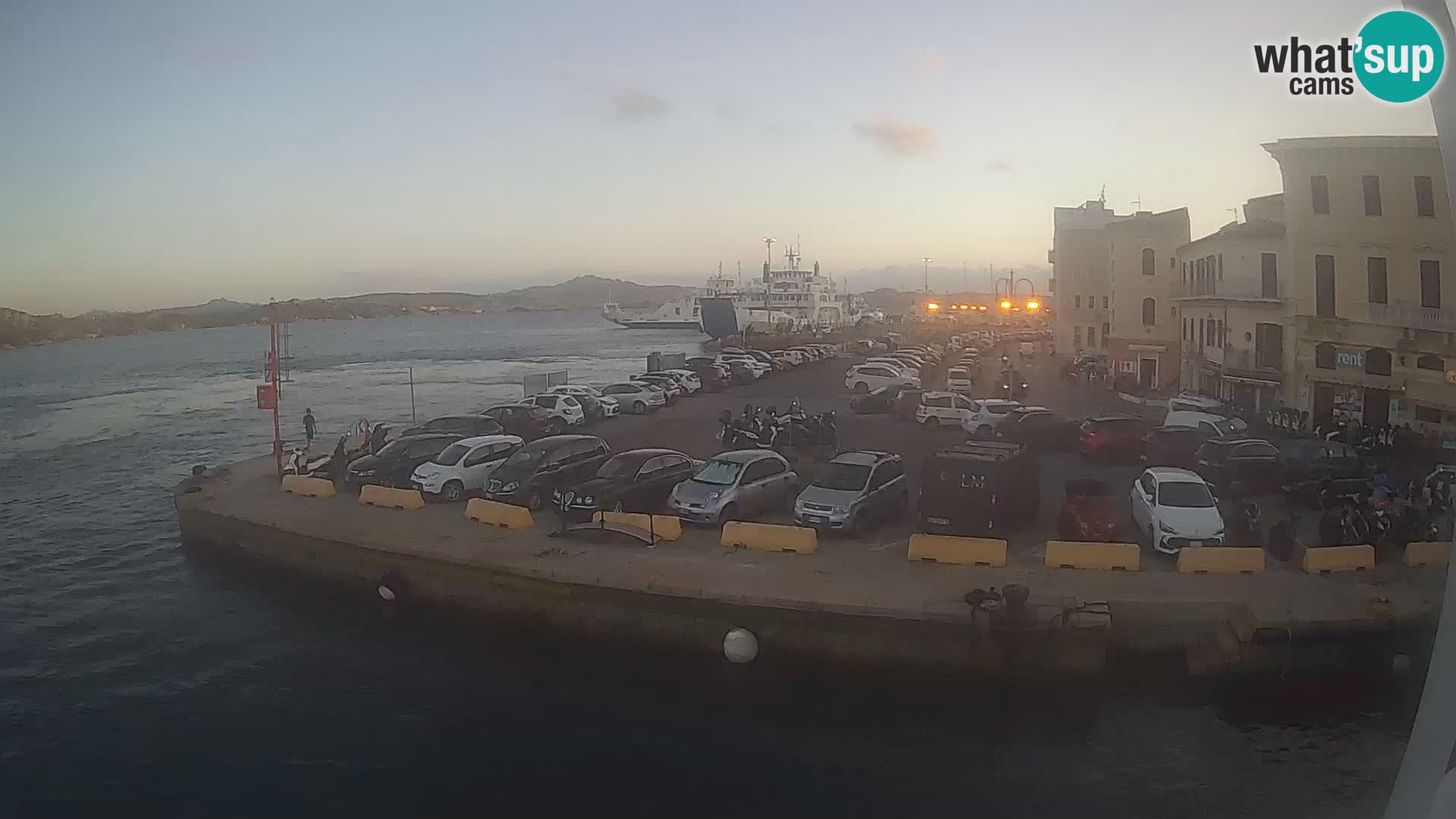Čoln Lo Squalo IV – arhipelag spletna kamera La Maddalena – Sardinija – Italija