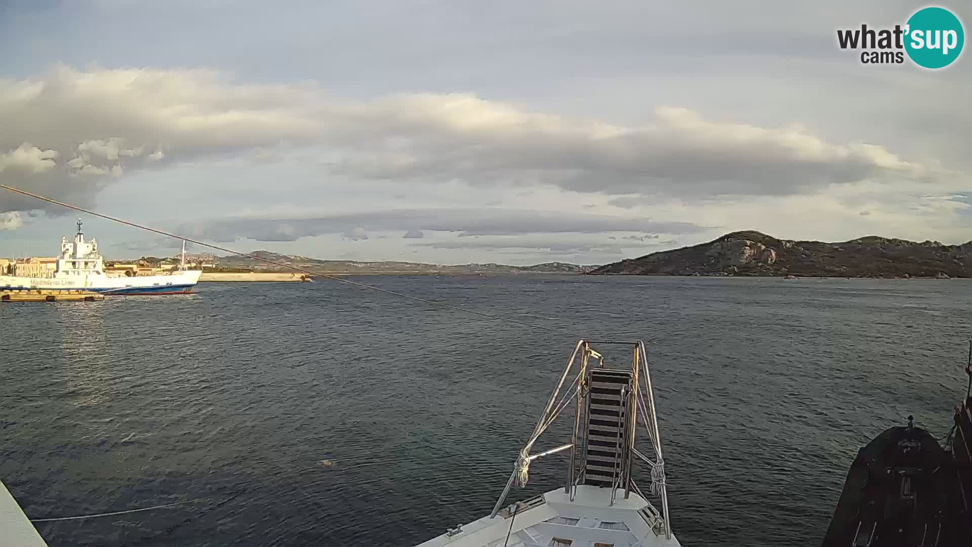 Čoln Lo Squalo IV – arhipelag spletna kamera La Maddalena – Sardinija – Italija