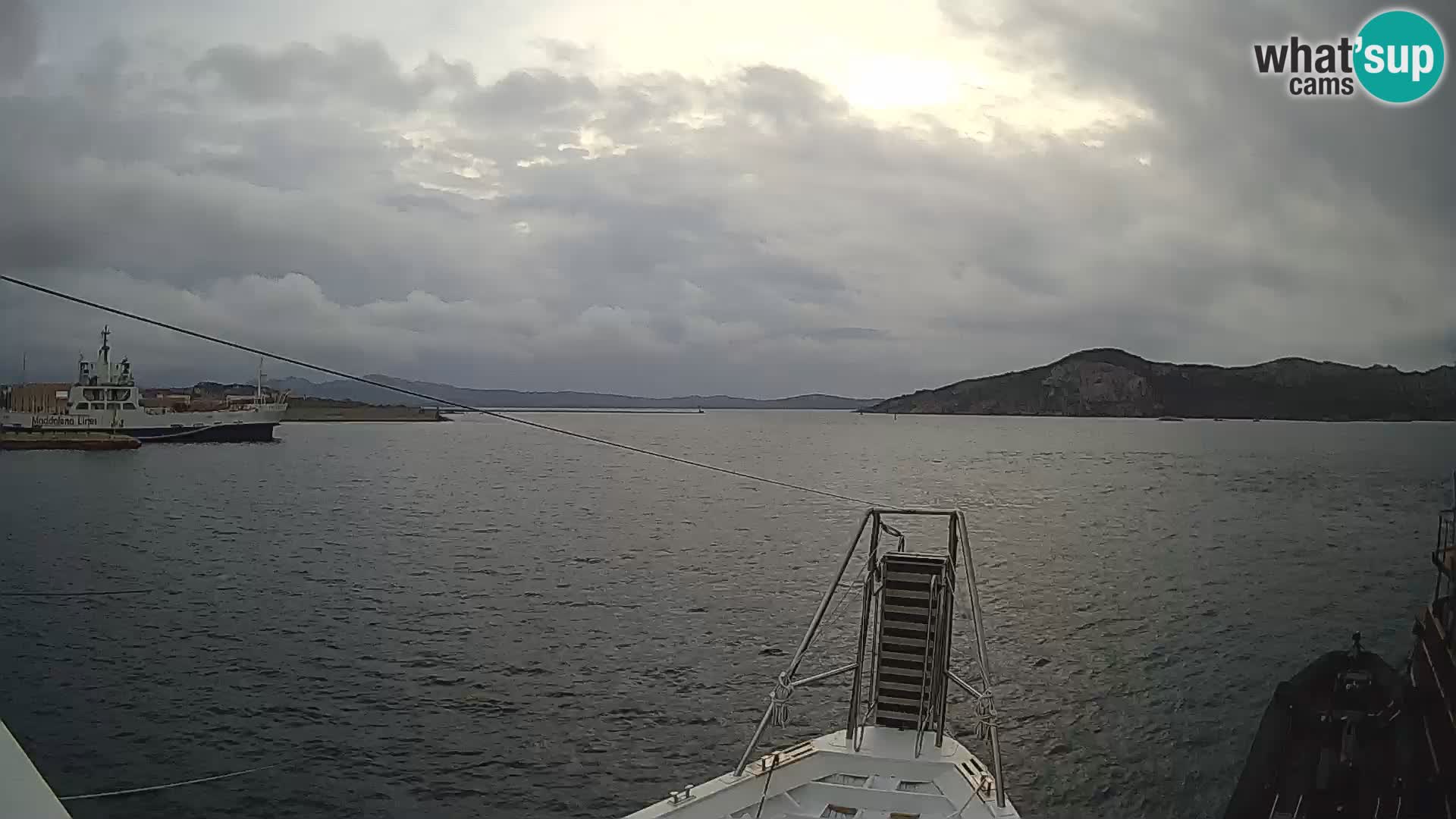 Čoln Lo Squalo IV – arhipelag spletna kamera La Maddalena – Sardinija – Italija
